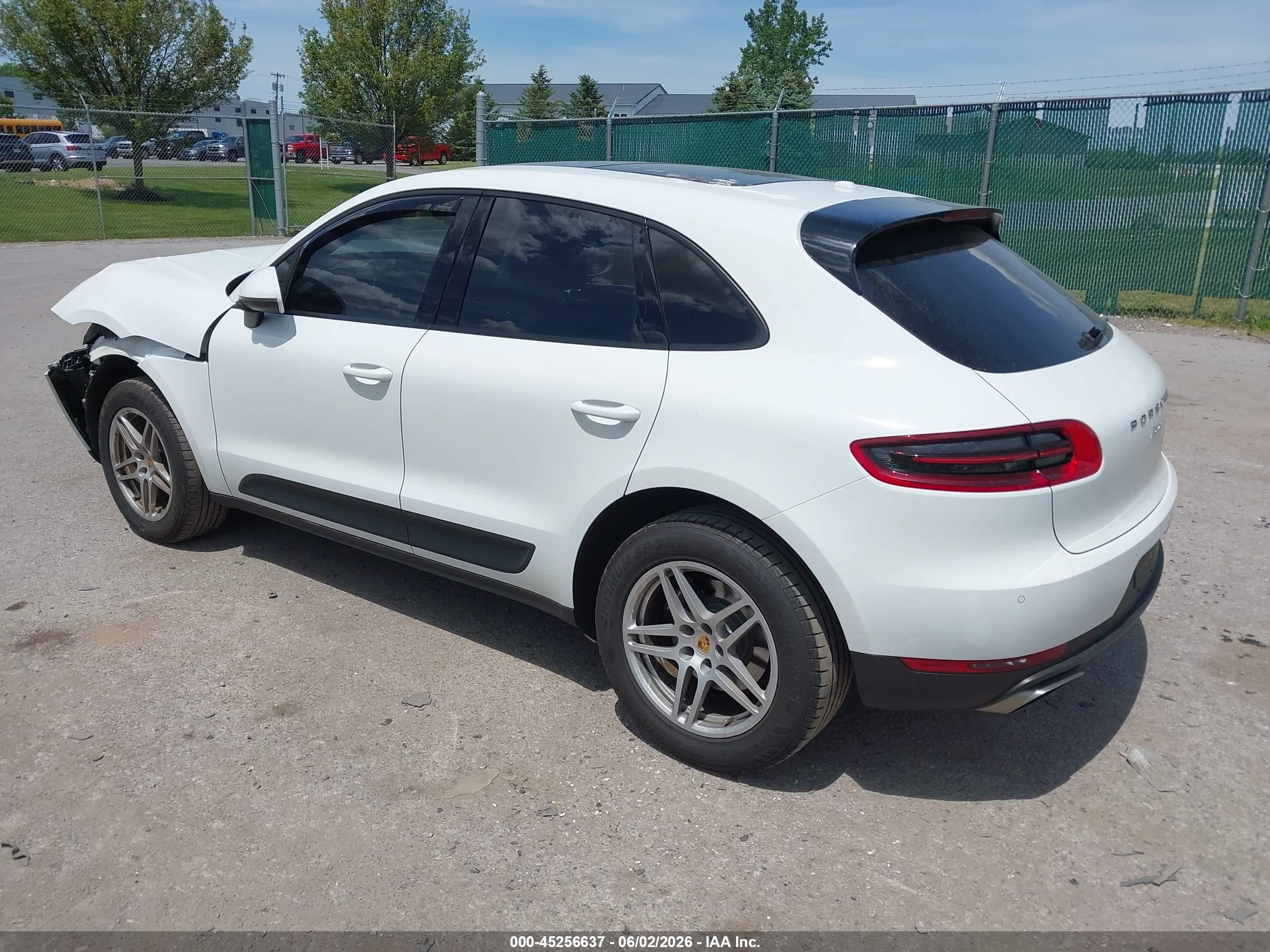2017 Porsche Macan   Белый vin: WP1AA2A56HLB81024
