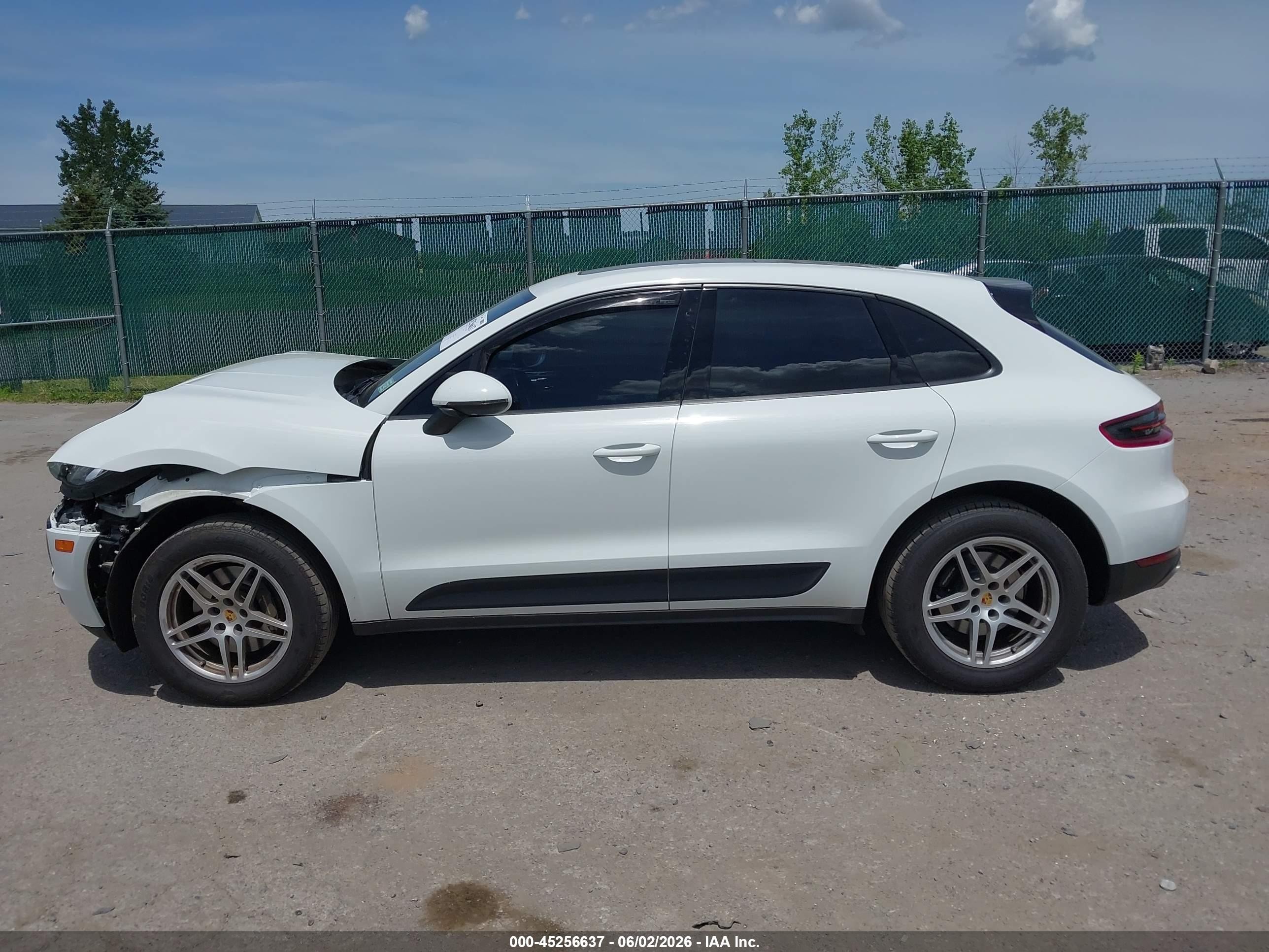 2017 Porsche Macan   Белый vin: WP1AA2A56HLB81024