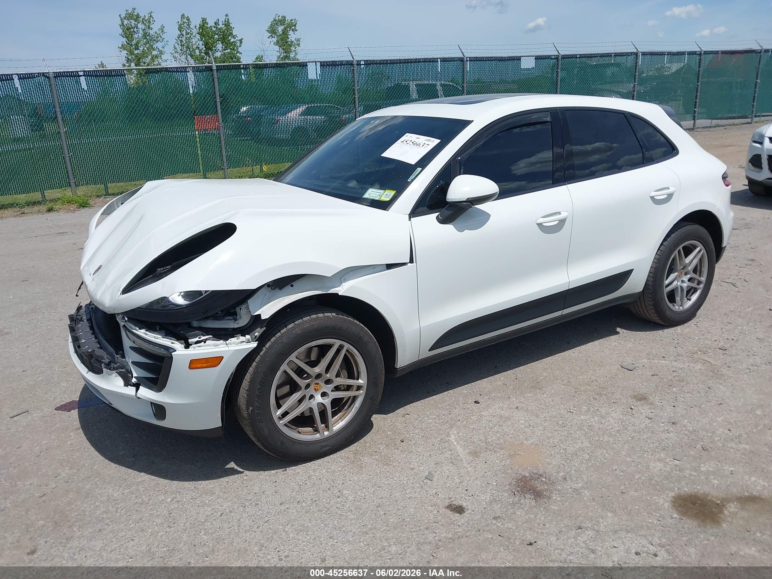 2017 Porsche Macan   Белый vin: WP1AA2A56HLB81024