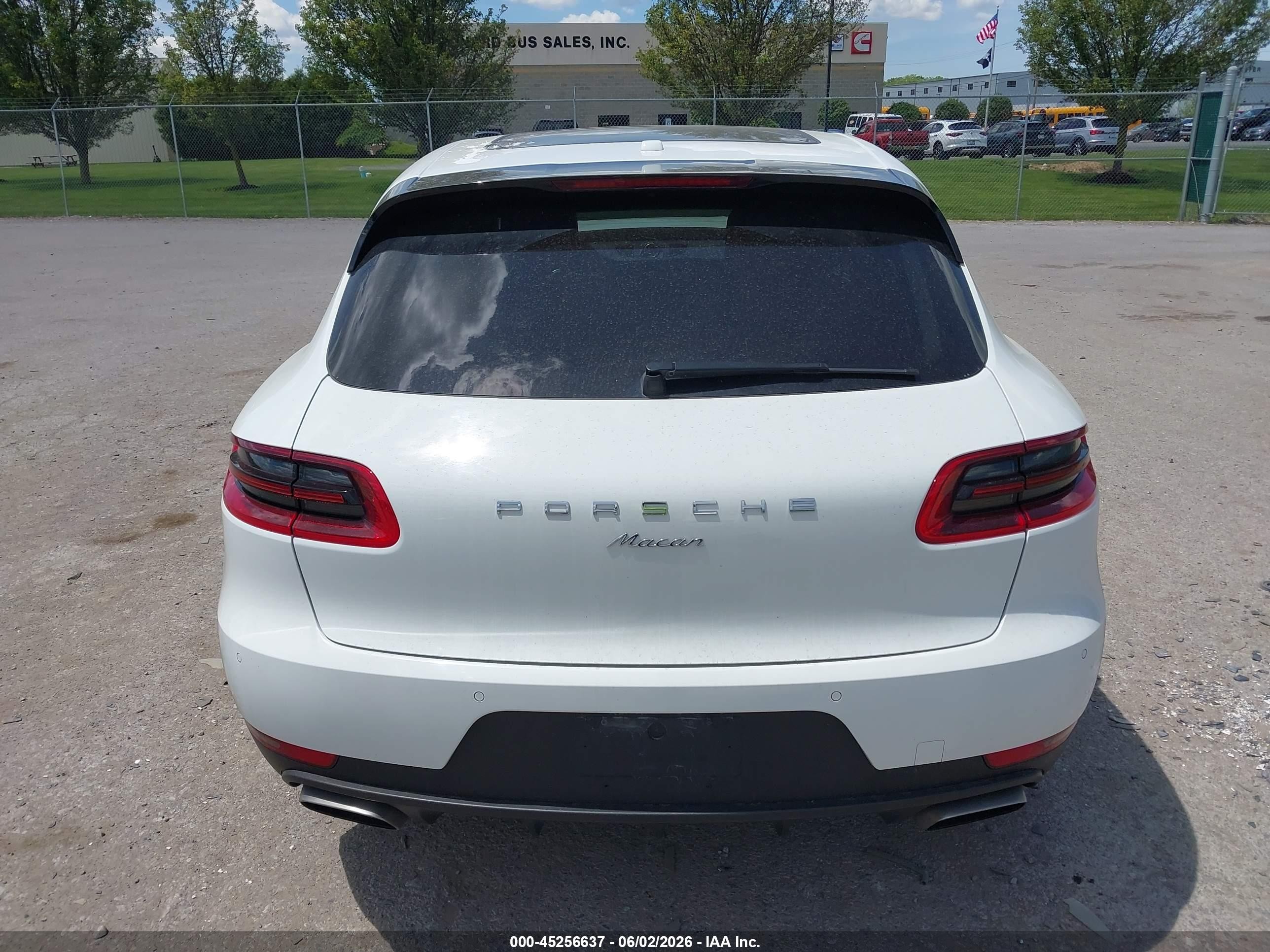 2017 Porsche Macan   Белый vin: WP1AA2A56HLB81024