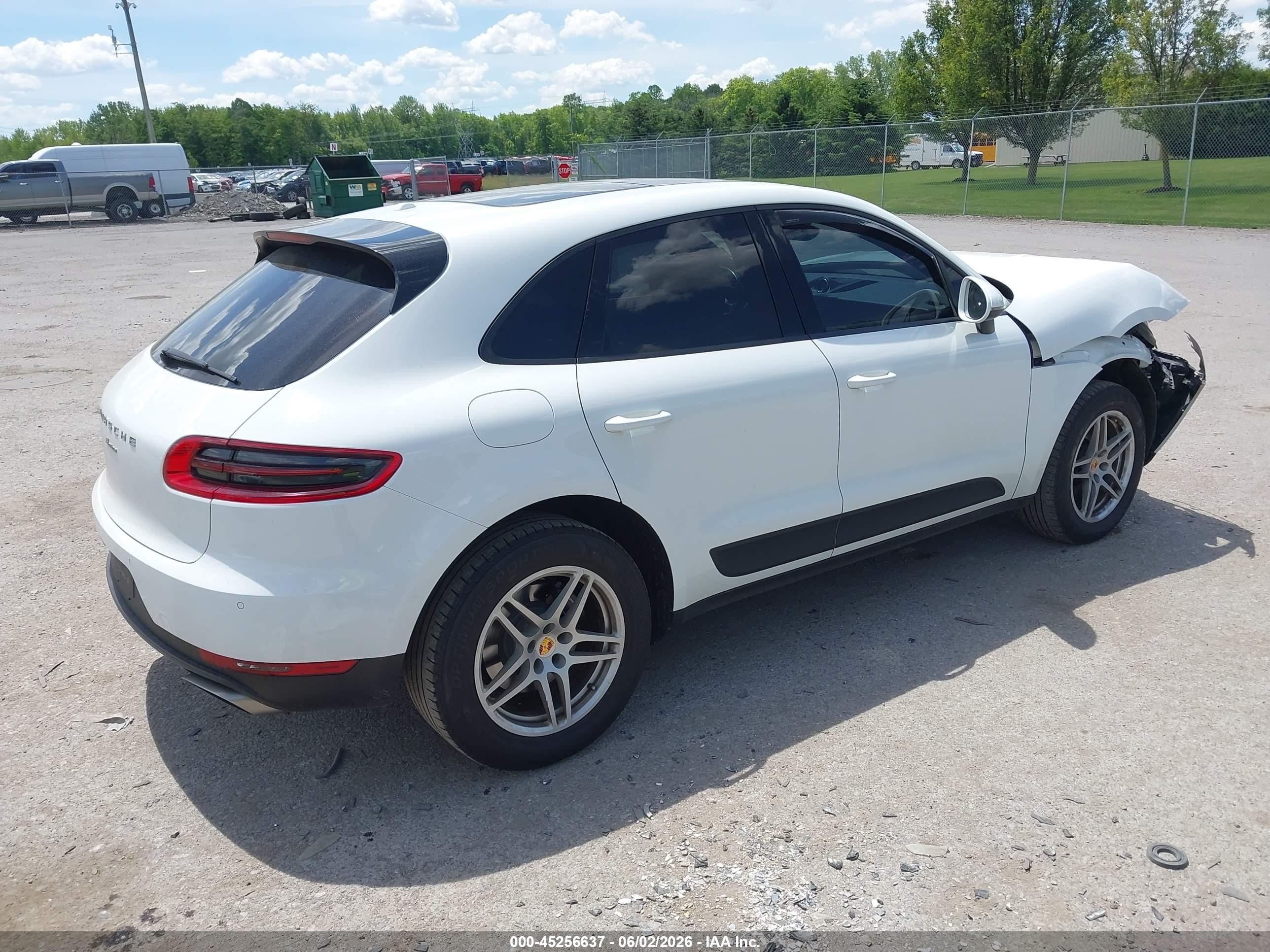 2017 Porsche Macan   Белый vin: WP1AA2A56HLB81024