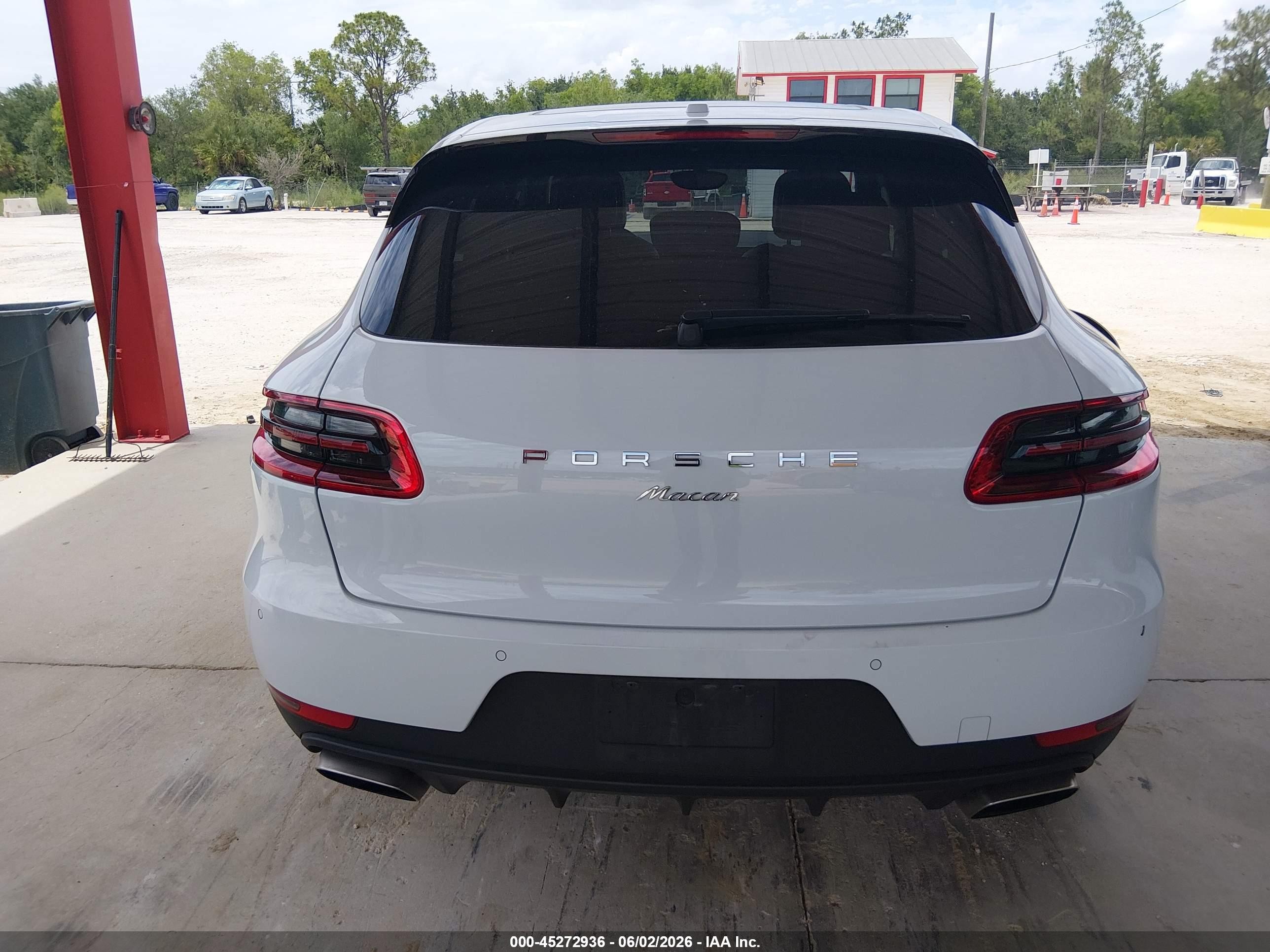 2018 Porsche Macan White vin: WP1AA2A56JLB19032
