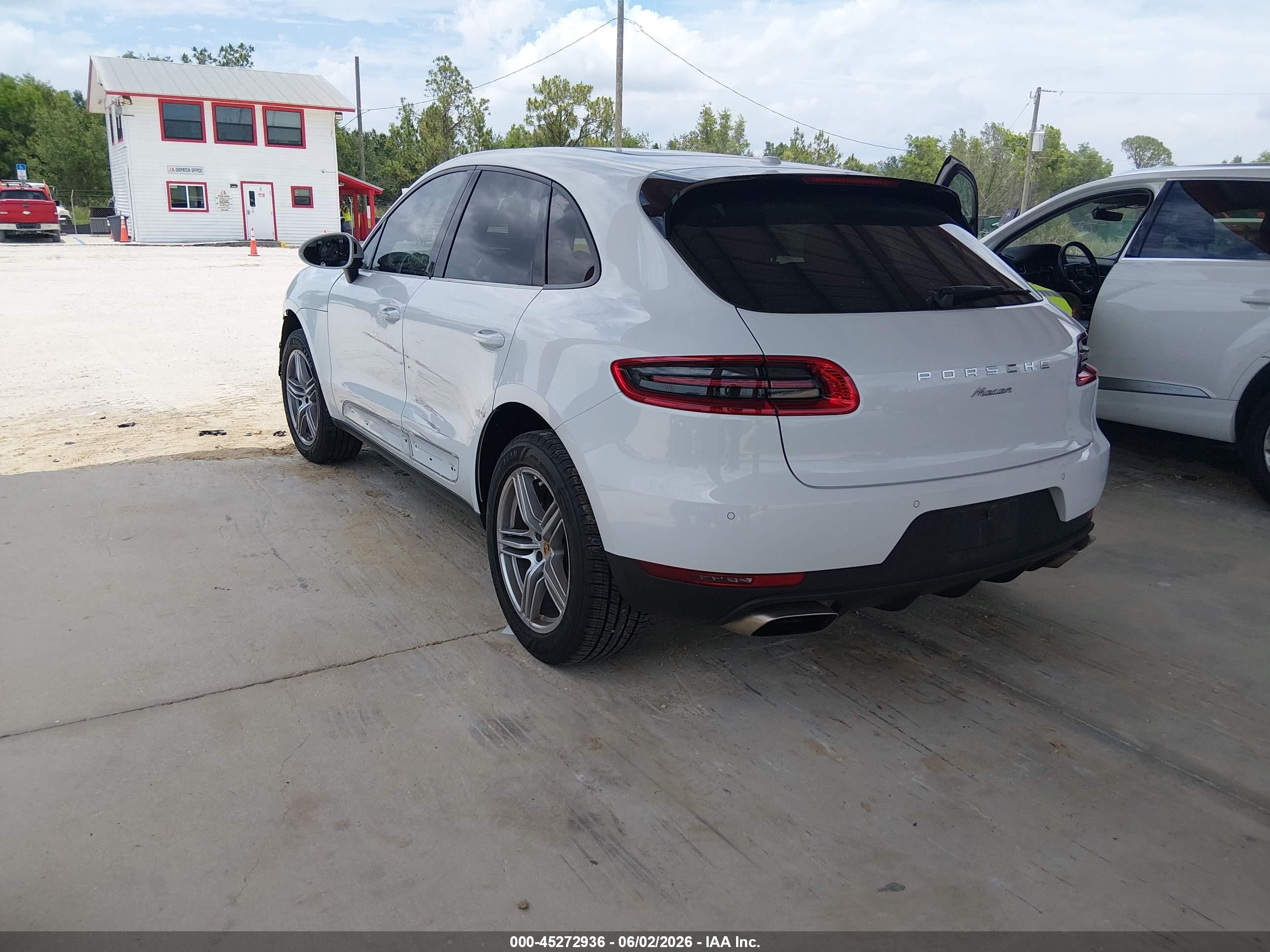 2018 Porsche Macan White vin: WP1AA2A56JLB19032