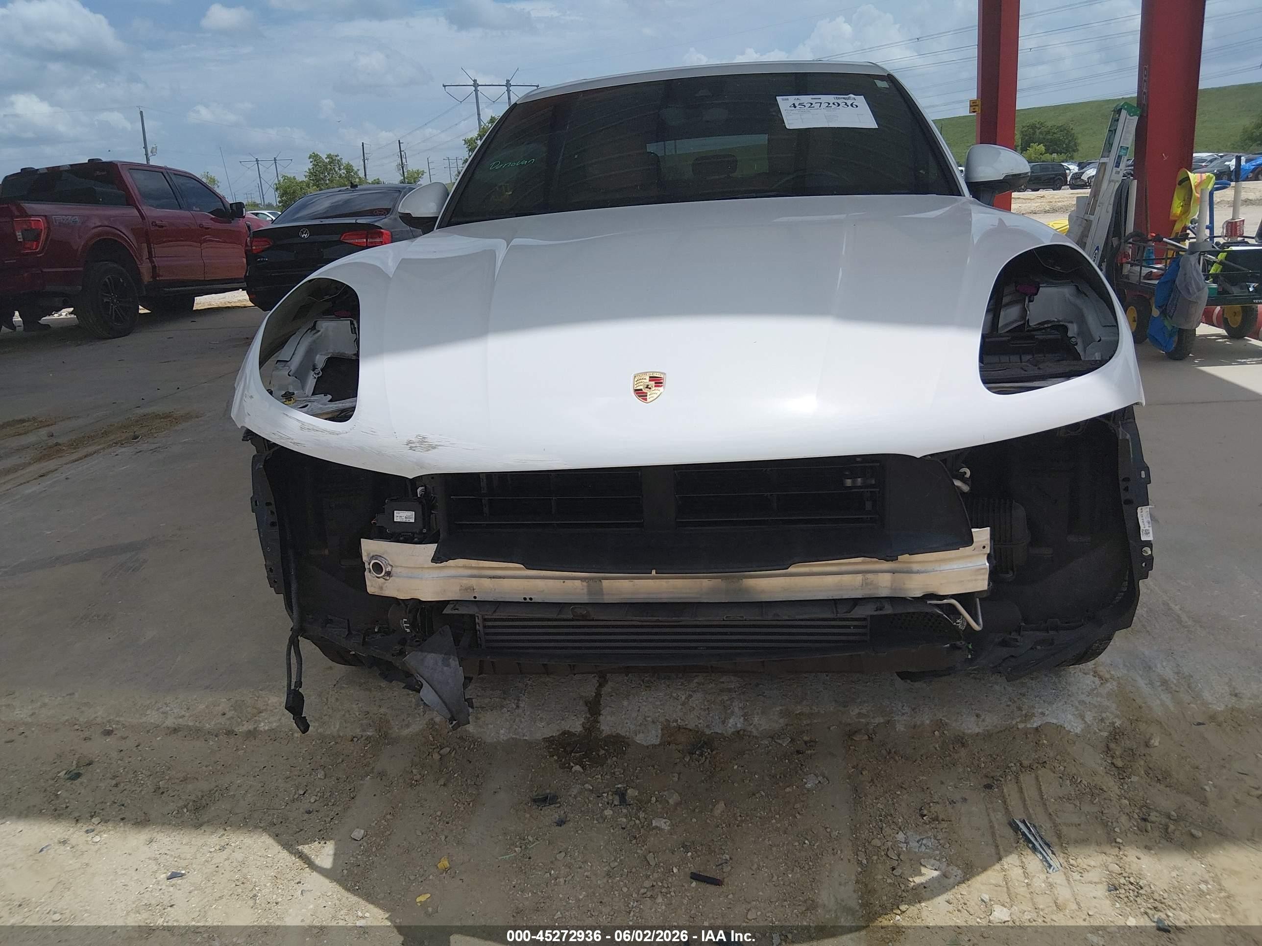 2018 Porsche Macan White vin: WP1AA2A56JLB19032