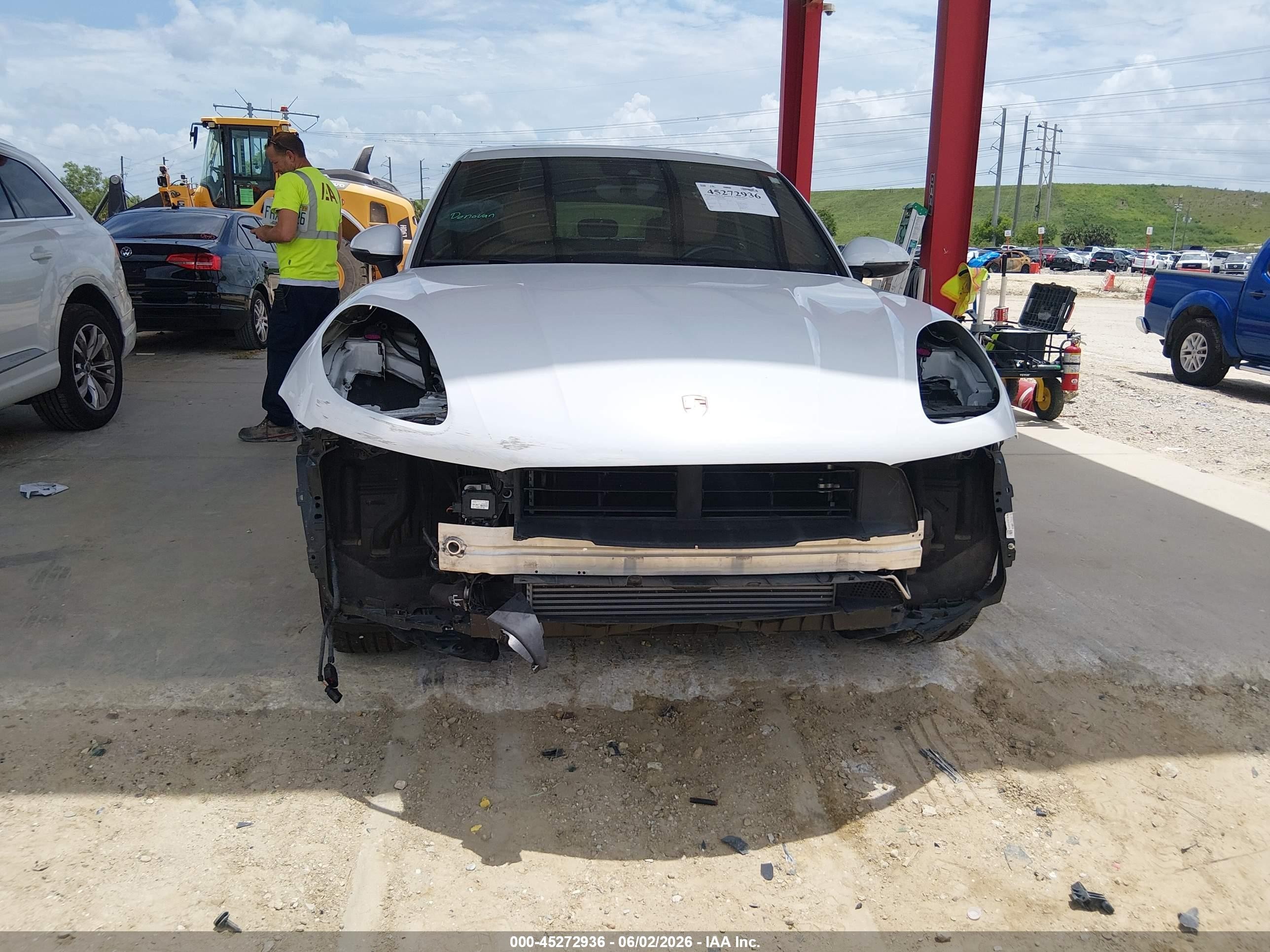 2018 Porsche Macan White vin: WP1AA2A56JLB19032