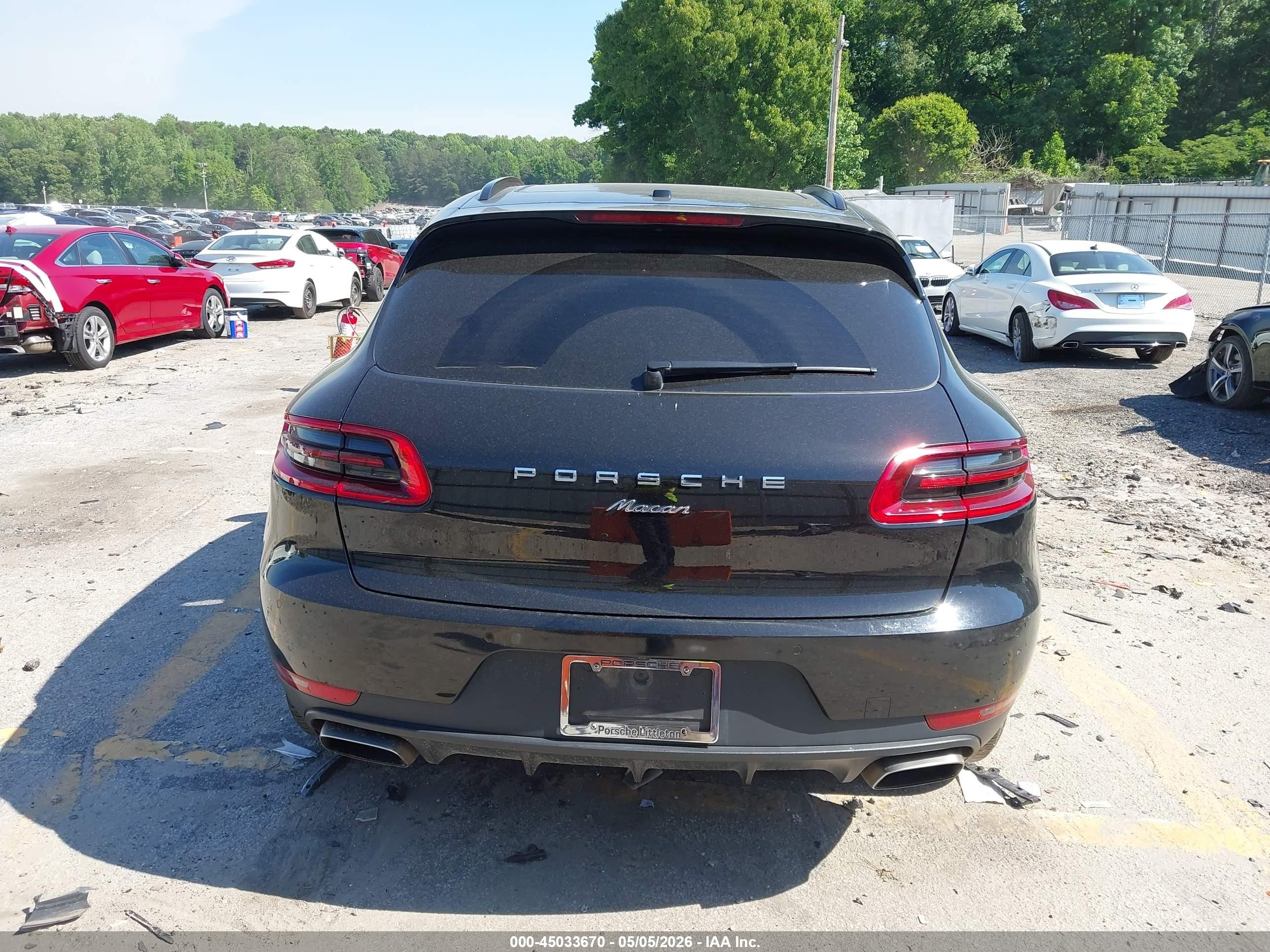 2018 Porsche Macan   Black vin: WP1AA2A56JLB24277