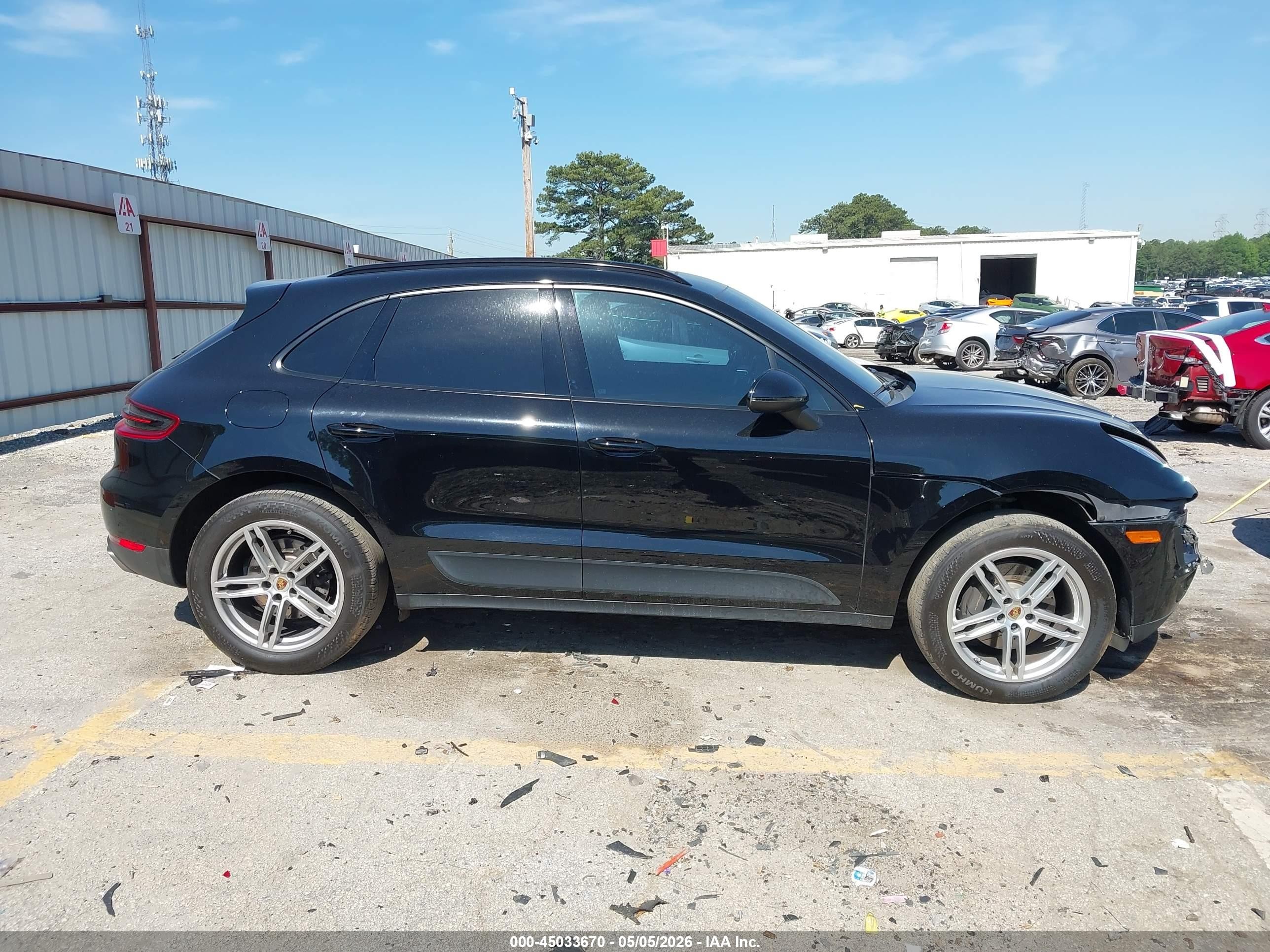 2018 Porsche Macan   Black vin: WP1AA2A56JLB24277
