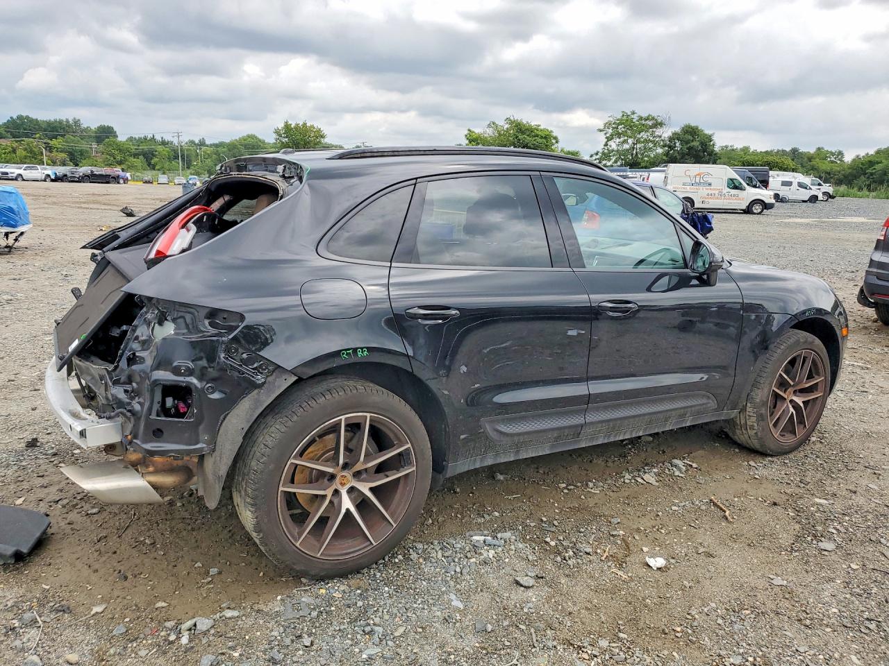 2024 Porsche Macan Base Black vin: WP1AA2A56RLB02940