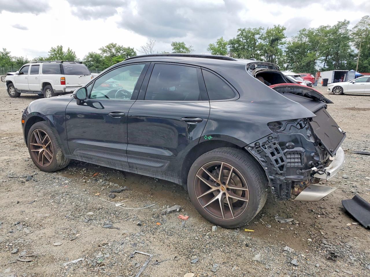 2024 Porsche Macan Base Black vin: WP1AA2A56RLB02940