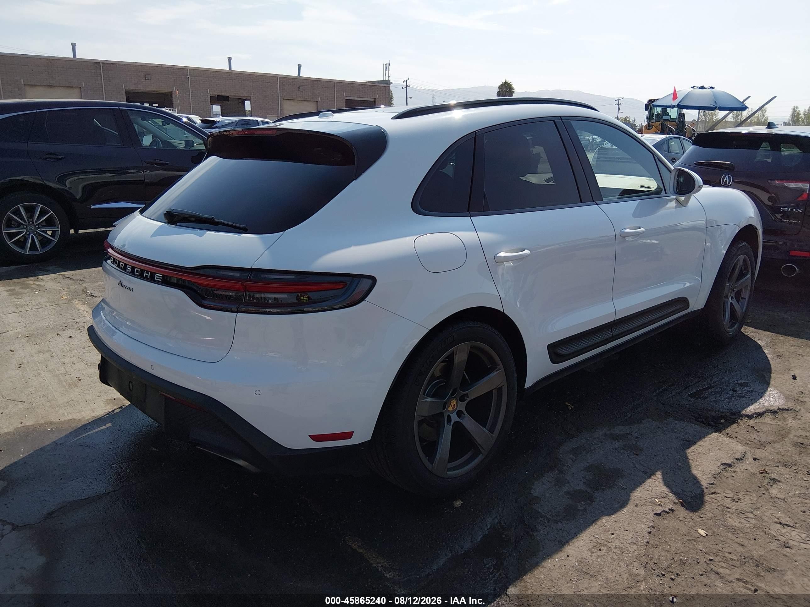 2022 Porsche Macan   White vin: WP1AA2A57NLB05663