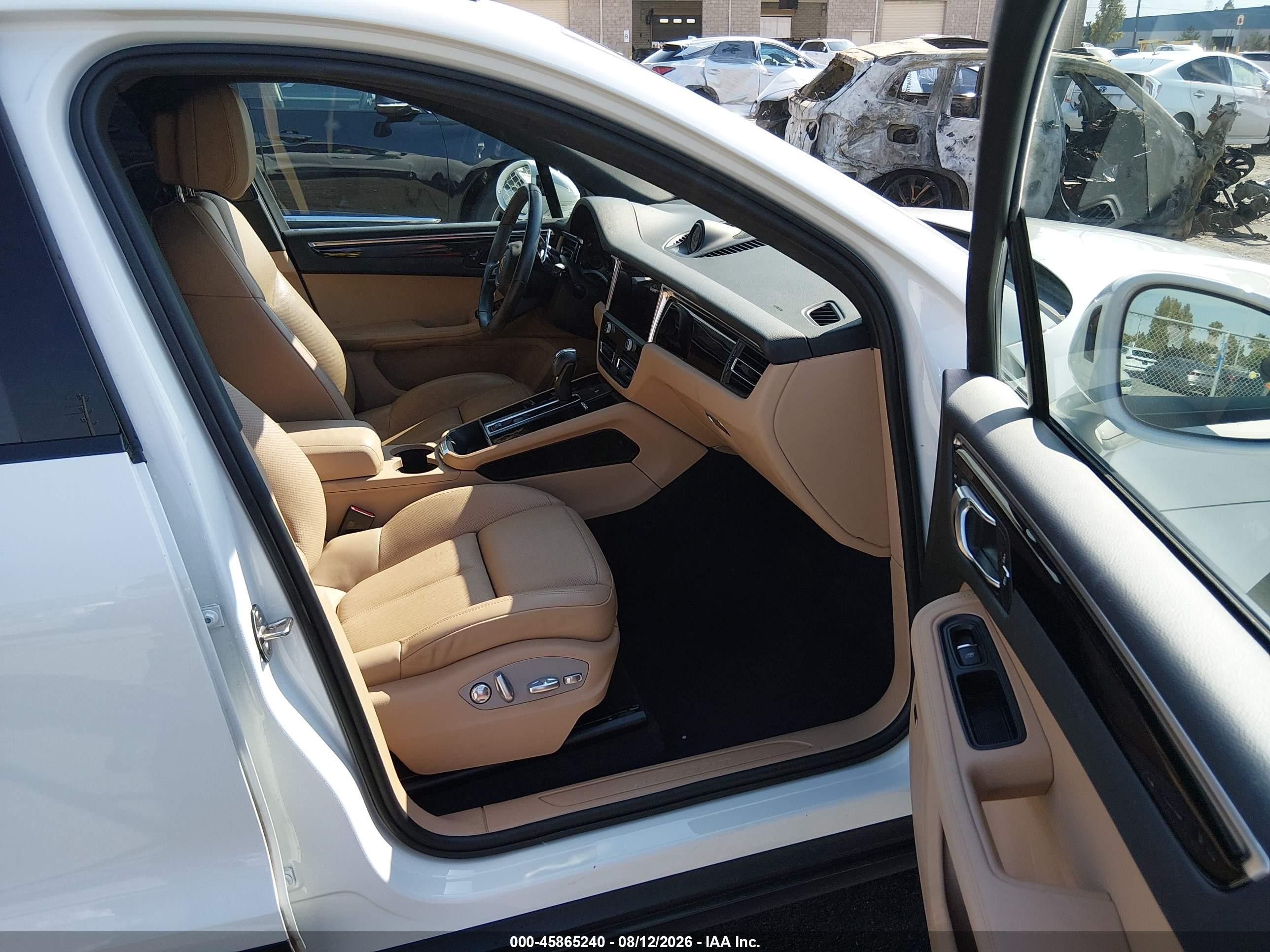2022 Porsche Macan   White vin: WP1AA2A57NLB05663