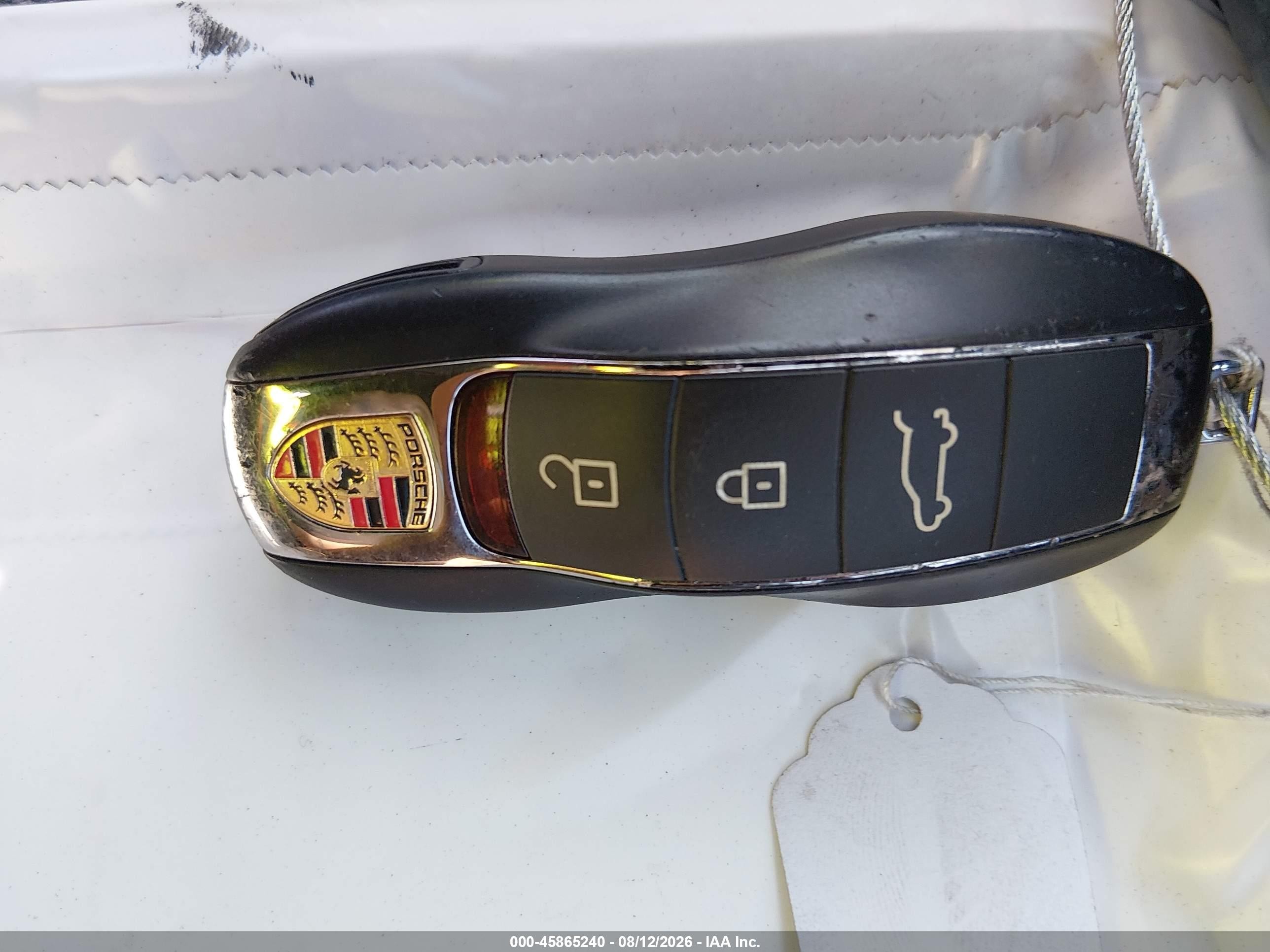 2022 Porsche Macan   White vin: WP1AA2A57NLB05663