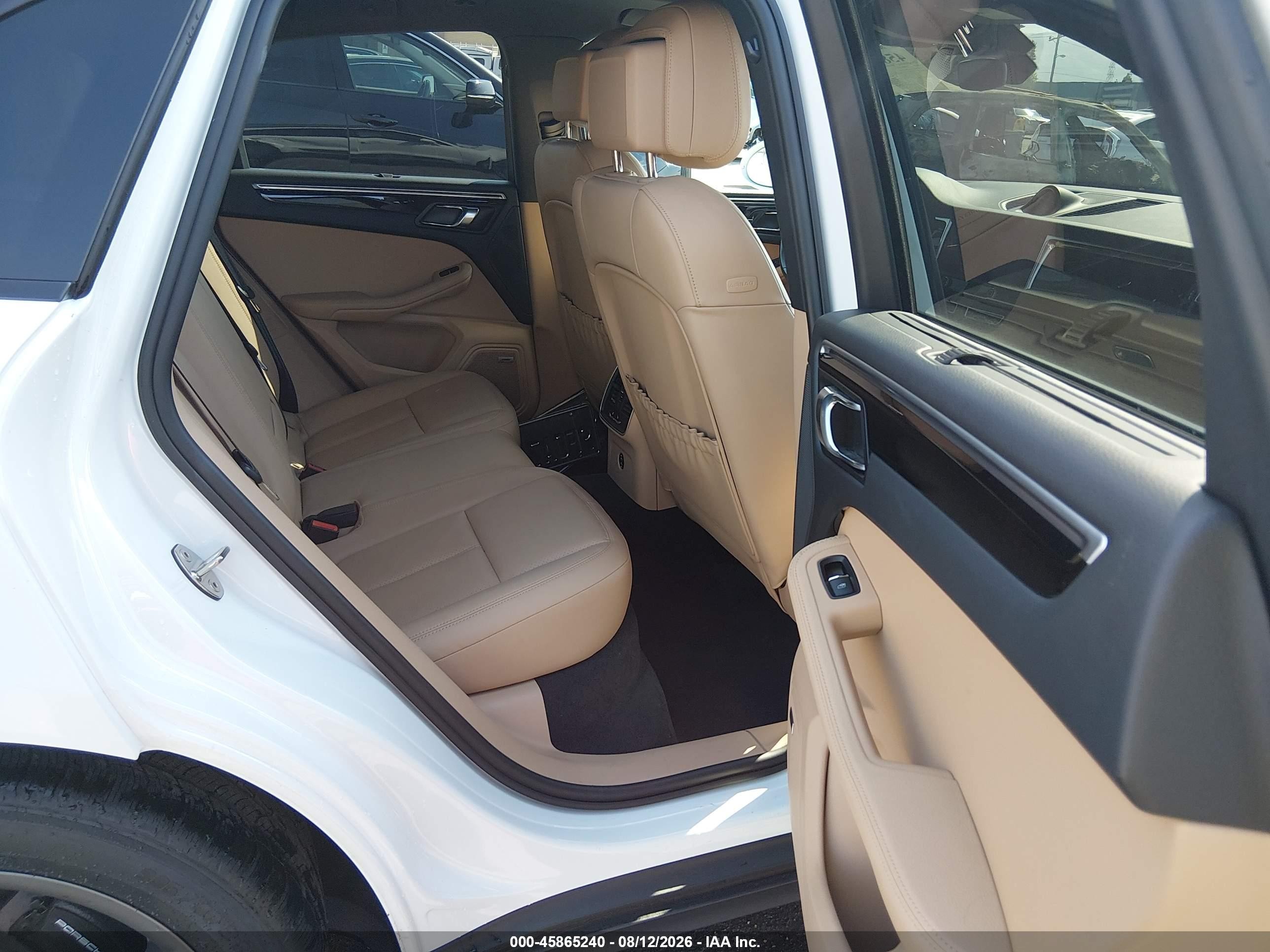 2022 Porsche Macan   White vin: WP1AA2A57NLB05663