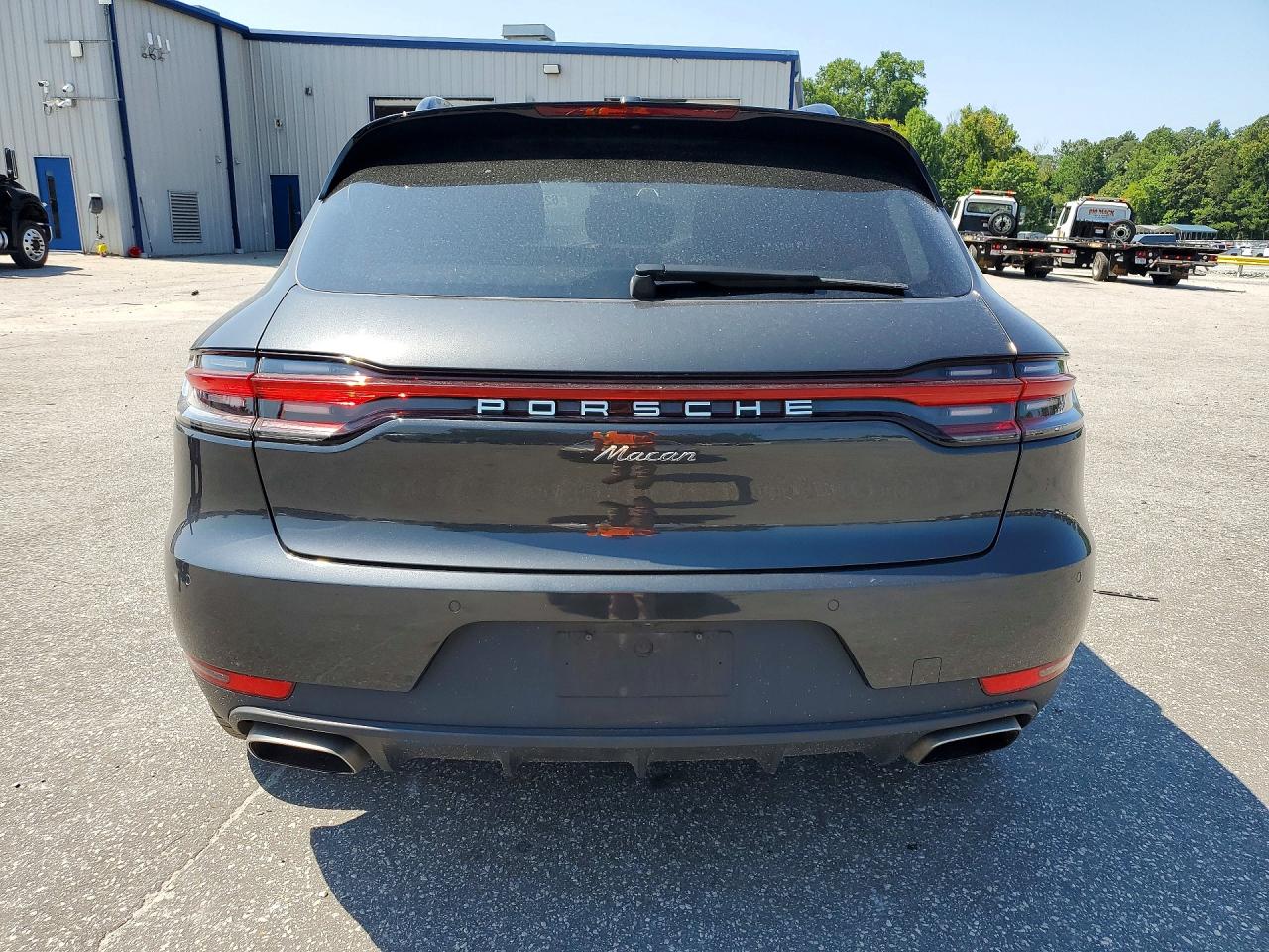 2021 Porsche Macan Gray vin: WP1AA2A58MLB10093
