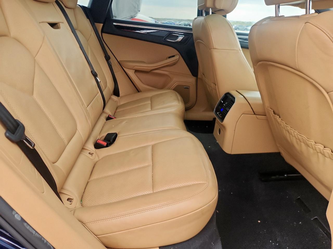 2018 Porsche Macan Blue vin: WP1AA2A59JLB01477