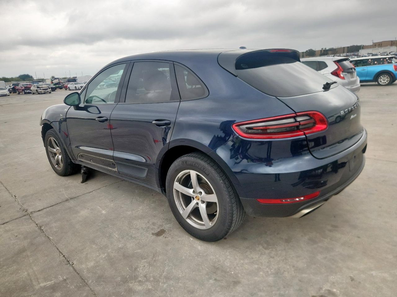 2018 Porsche Macan Blue vin: WP1AA2A59JLB01477