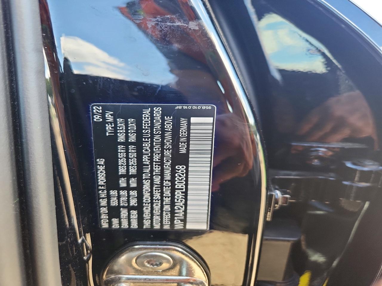 2023 Porsche Macan Base Black vin: WP1AA2A59PLB03268