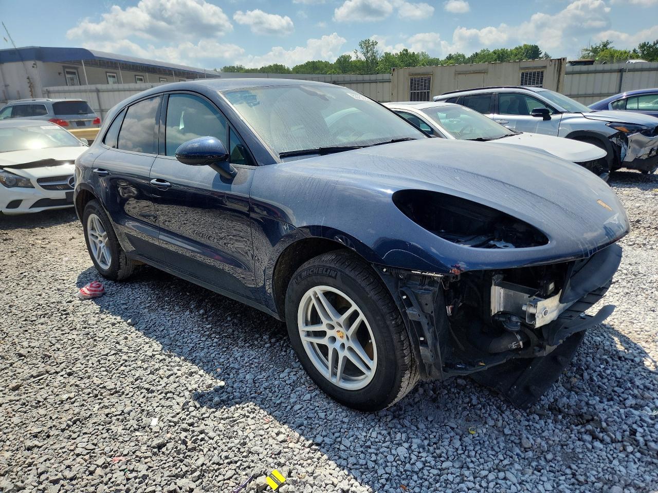 2018 Porsche Macan Blue vin: WP1AA2A5XJLB16084