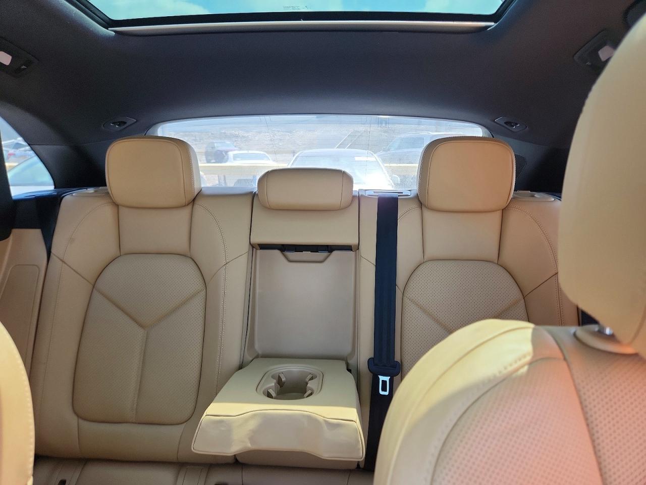 2018 Porsche Macan Blue vin: WP1AA2A5XJLB16084