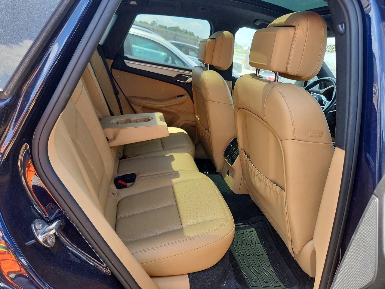 2018 Porsche Macan Blue vin: WP1AA2A5XJLB16084