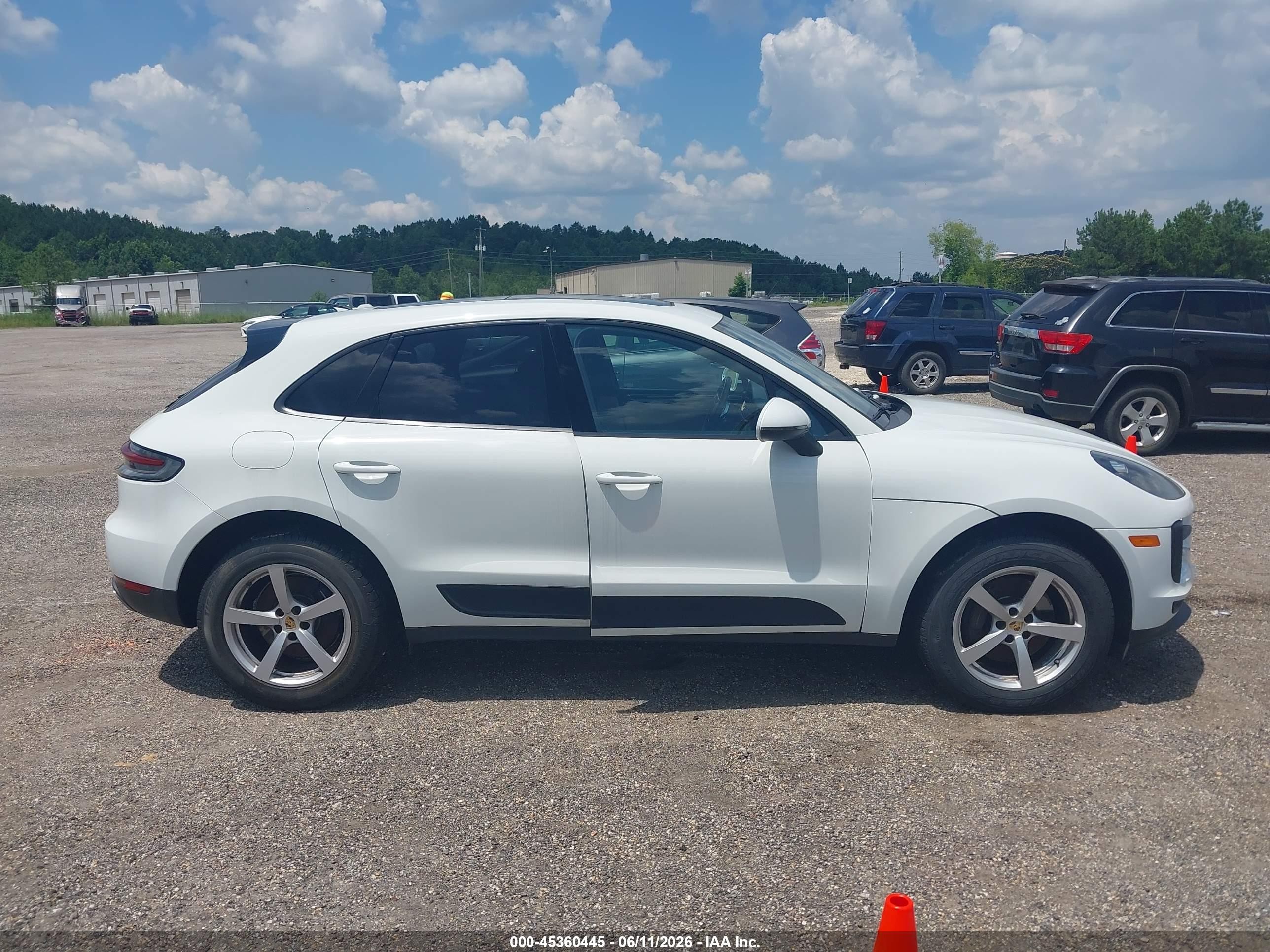 2019 Porsche Macan   White vin: WP1AA2A5XKLB00842
