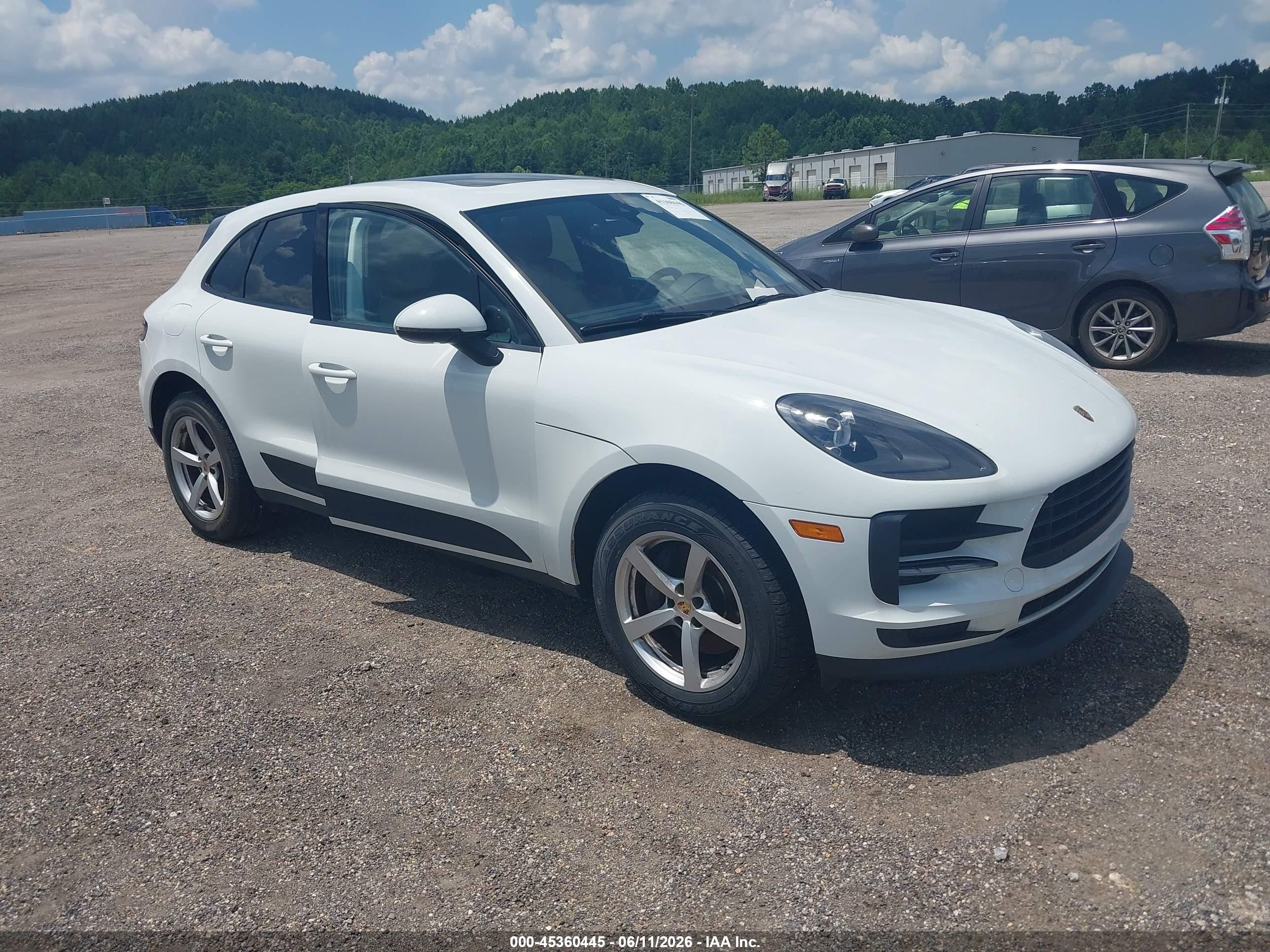 2019 Porsche Macan   White vin: WP1AA2A5XKLB00842