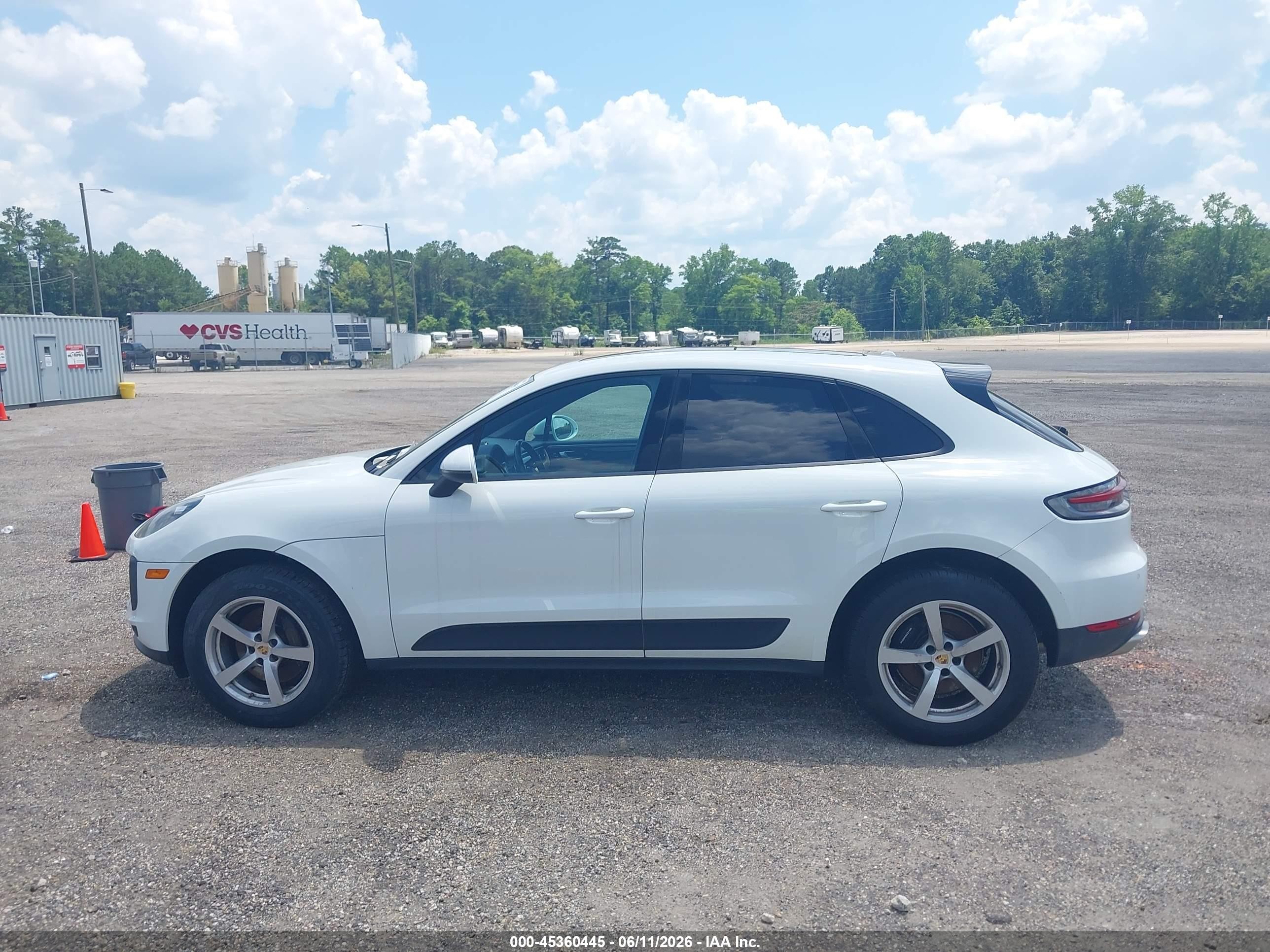 2019 Porsche Macan   White vin: WP1AA2A5XKLB00842