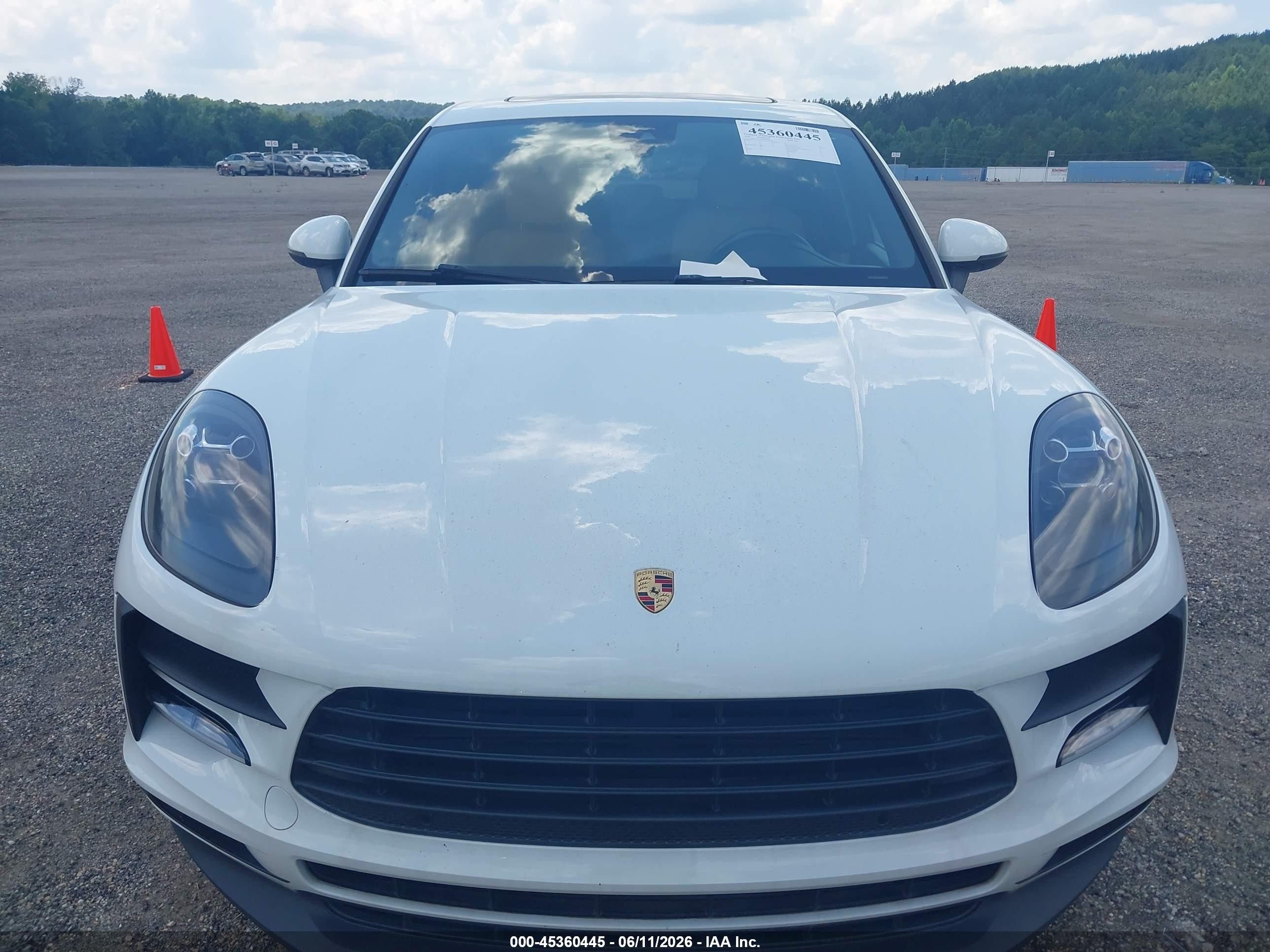 2019 Porsche Macan   White vin: WP1AA2A5XKLB00842