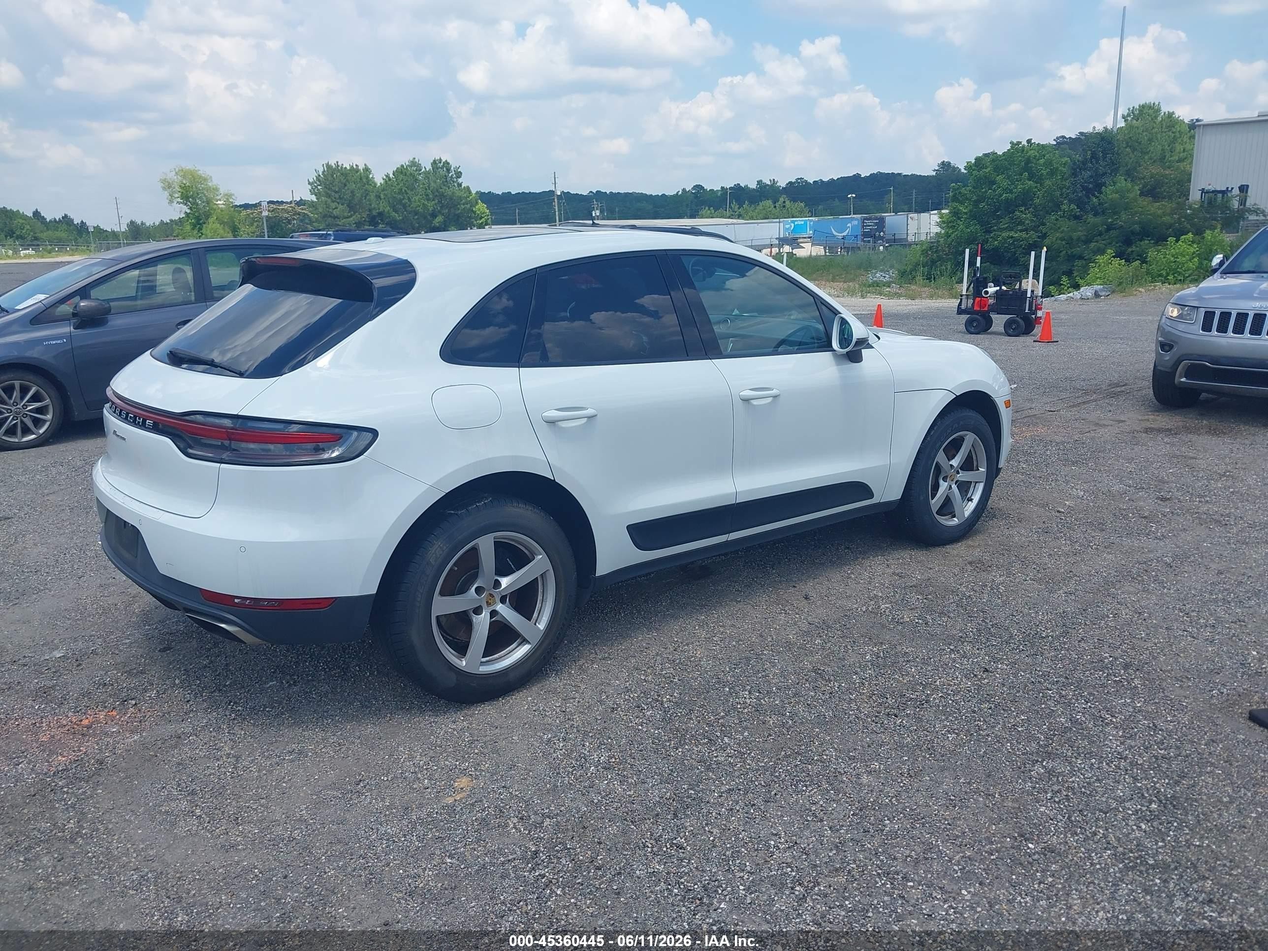 2019 Porsche Macan   White vin: WP1AA2A5XKLB00842