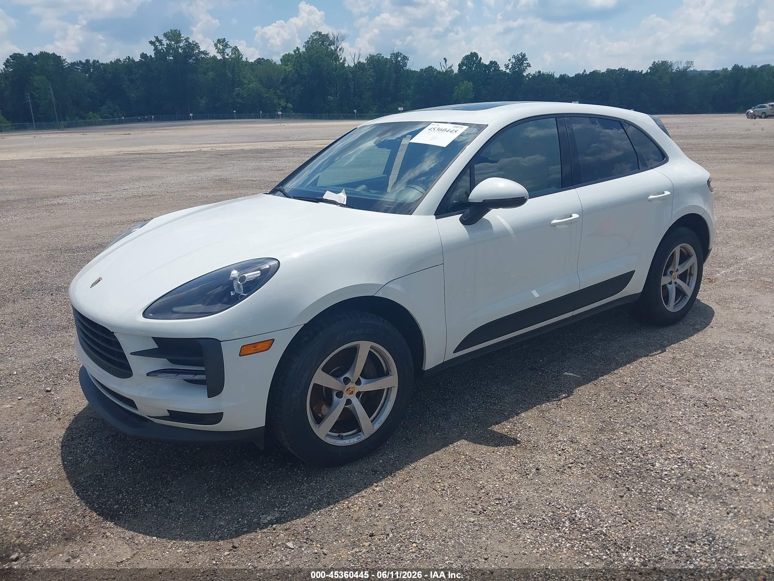 2019 Porsche Macan   White vin: WP1AA2A5XKLB00842