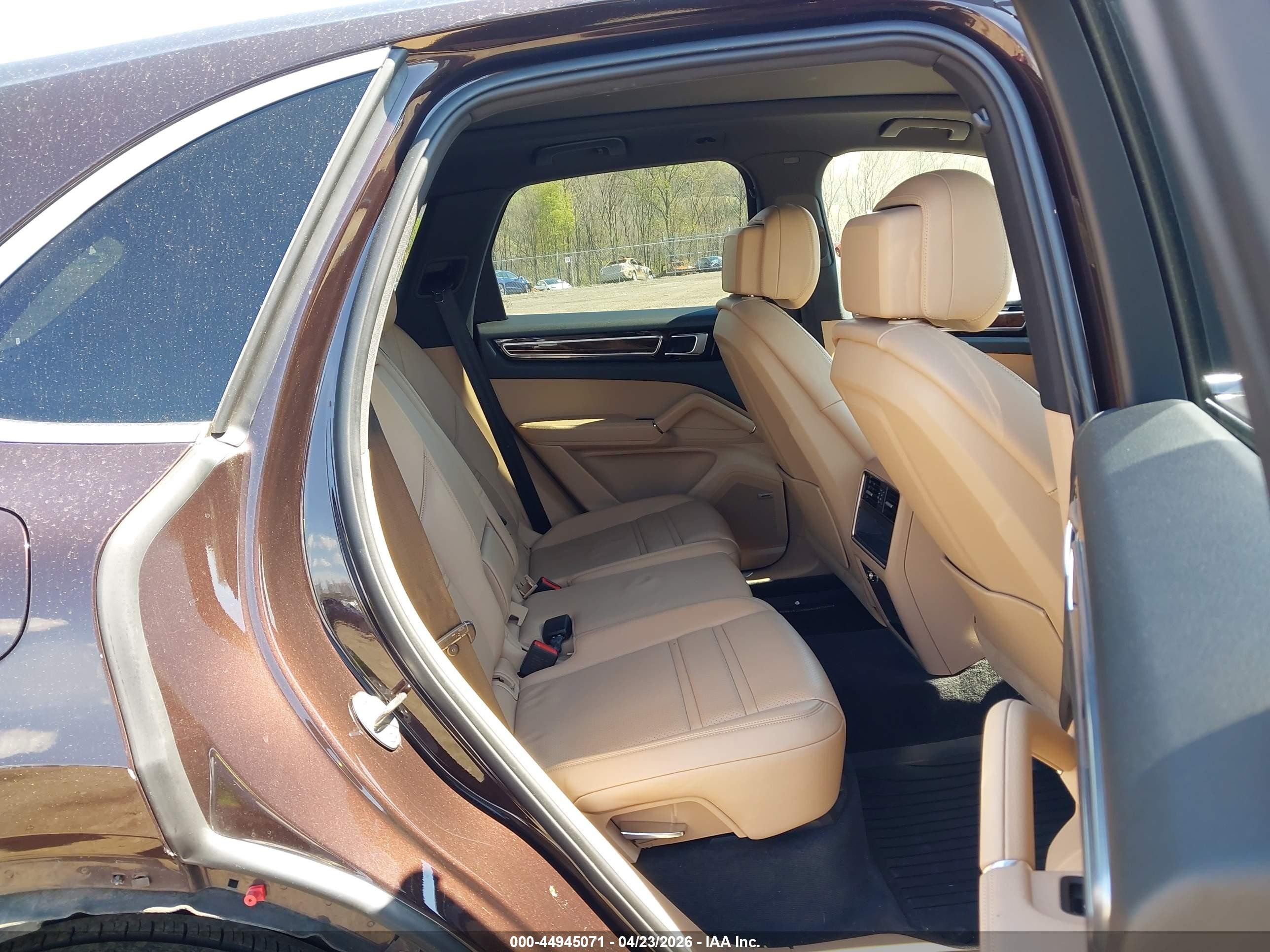 2019 Porsche Cayenne   Brown vin: WP1AA2AY4KDA18867