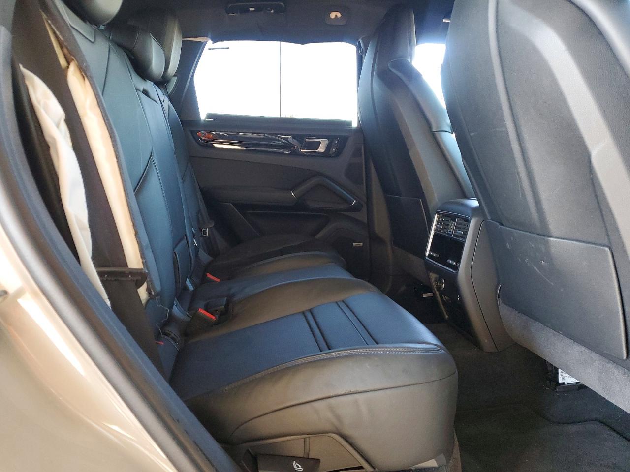 2023 Porsche Cayenne Base Gray vin: WP1AA2AY6PDA02788