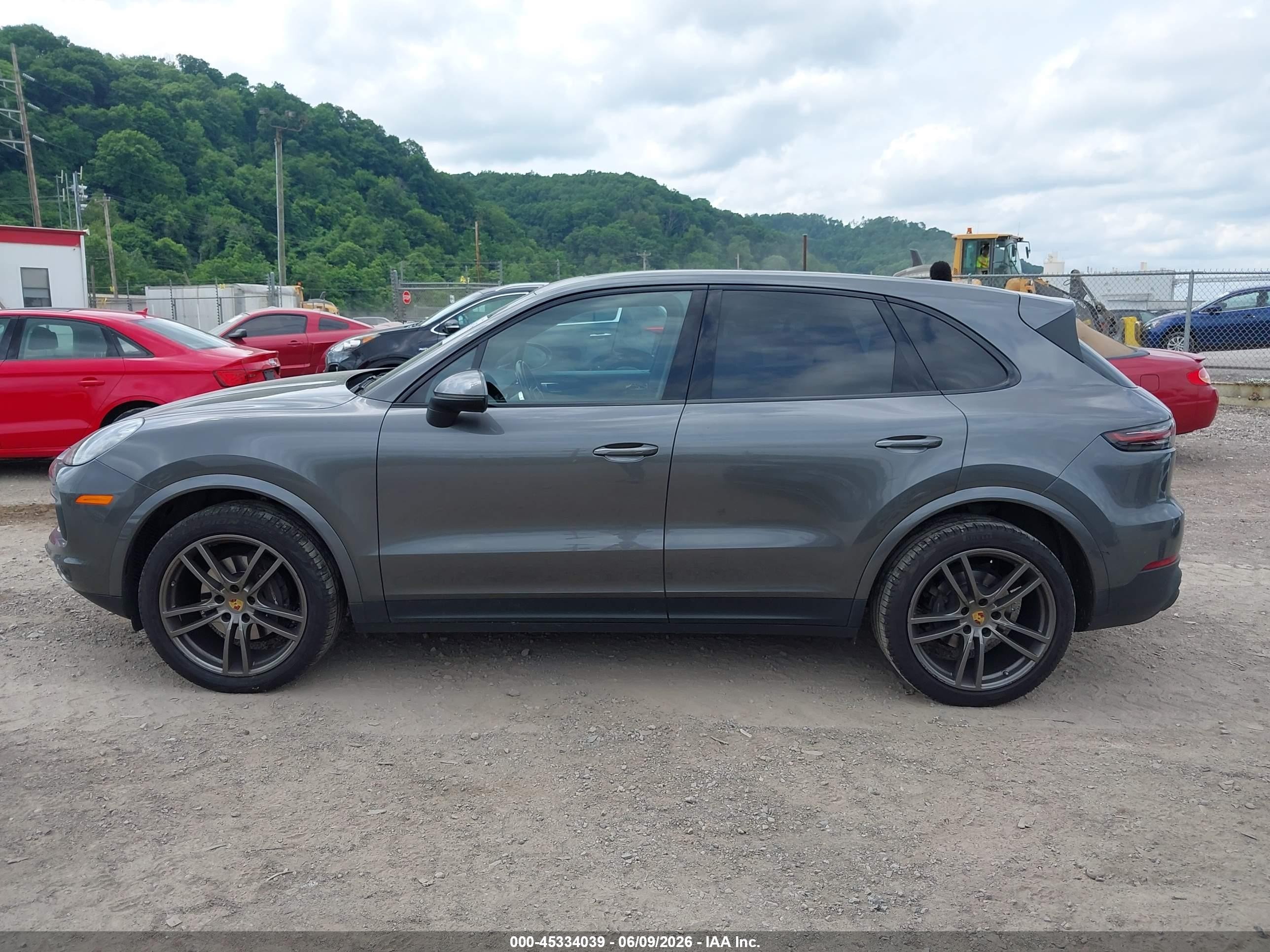 2020 Porsche Cayenne Gray vin: WP1AA2AY7LDA03829