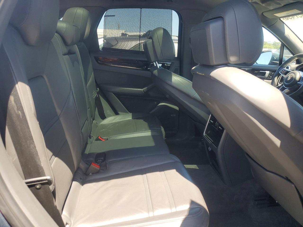 2019 Porsche Cayenne Gray vin: WP1AA2AYXKDA06934