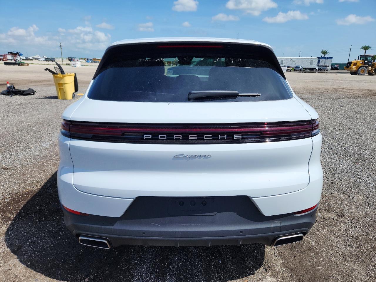 2026 Porsche Cayenne White vin: WP1AA2AYXTDA04005