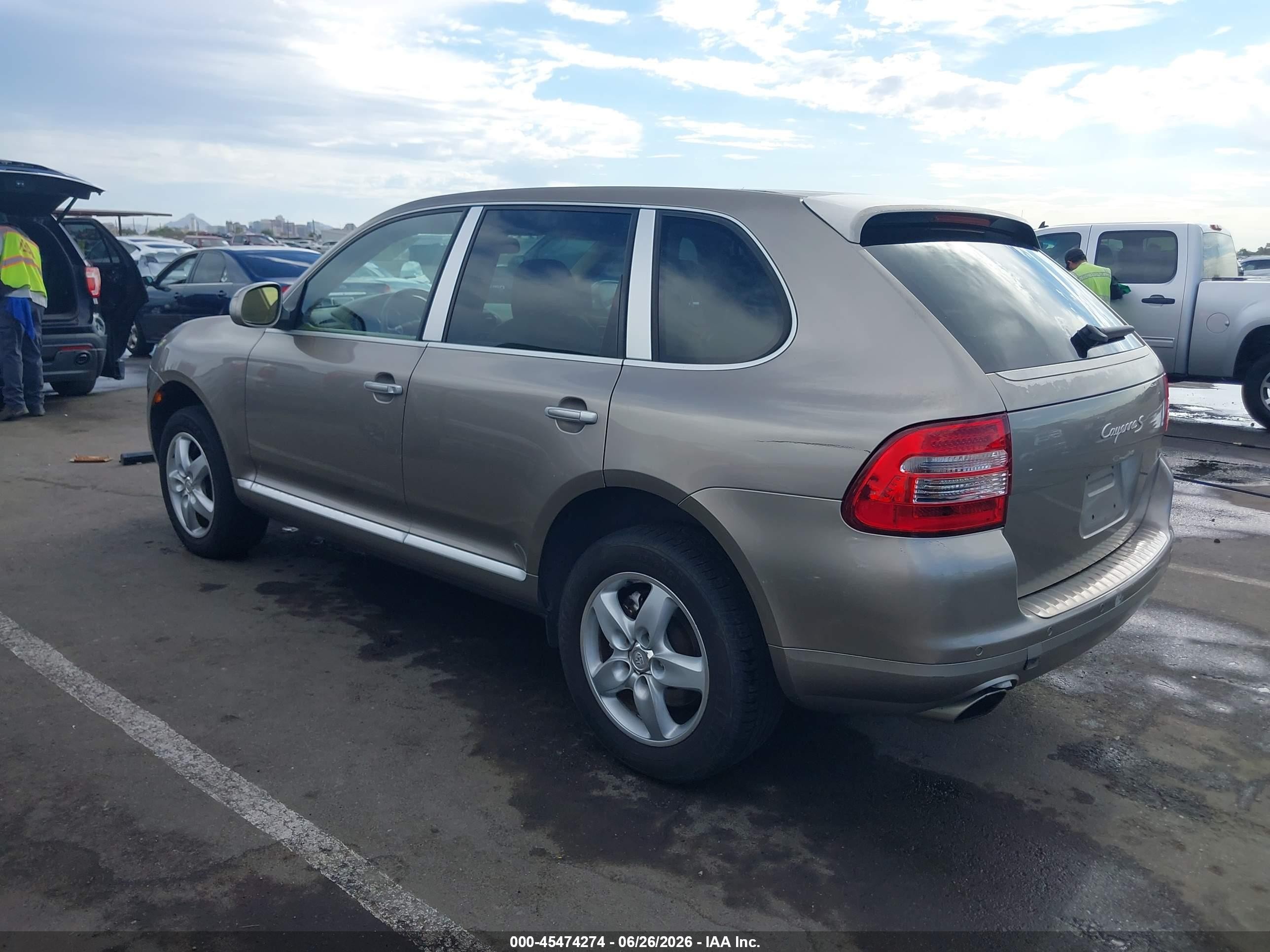 2005 Porsche Cayenne S Champagne vin: WP1AB29P05LA61427