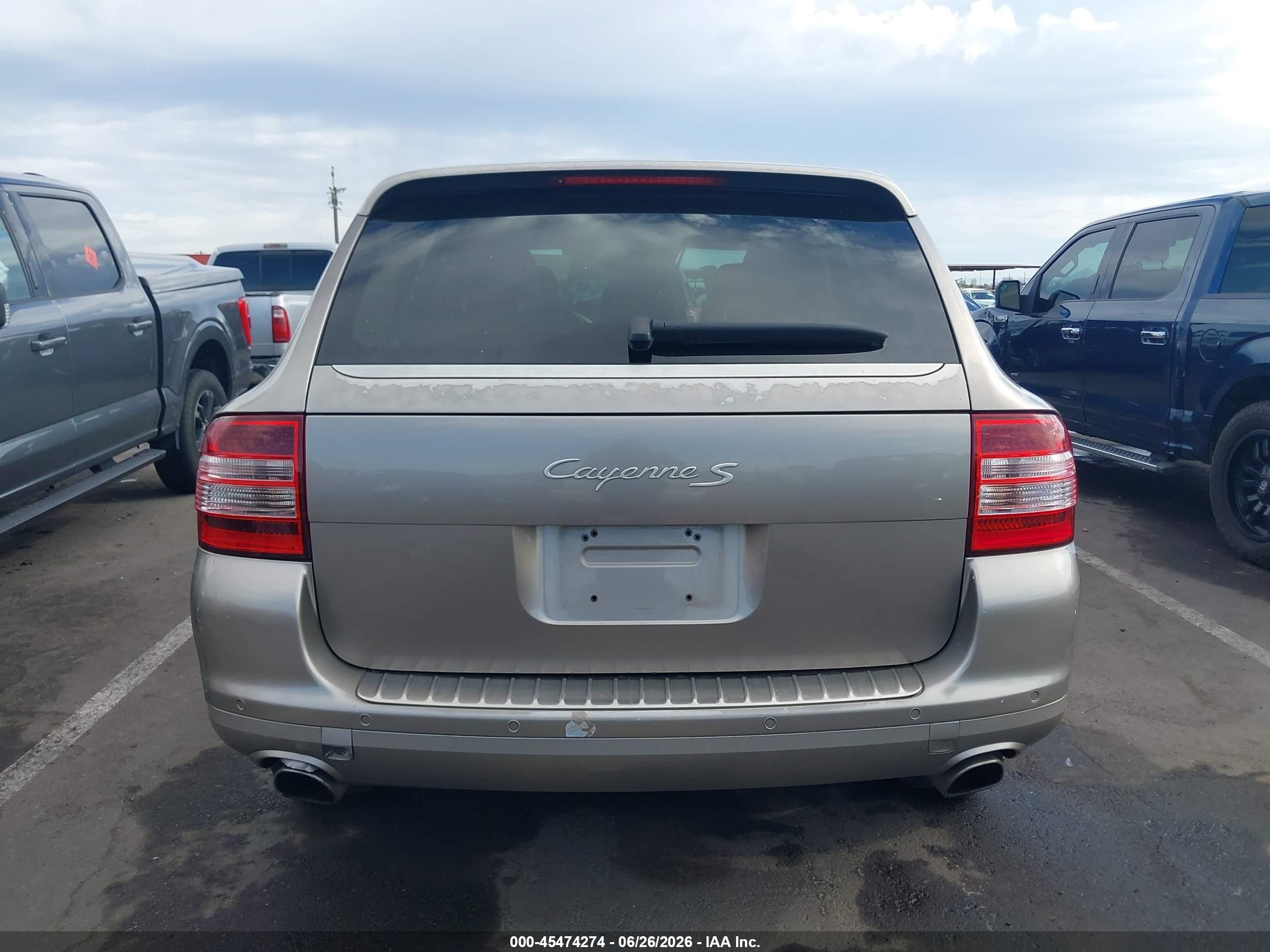 2005 Porsche Cayenne S Champagne vin: WP1AB29P05LA61427