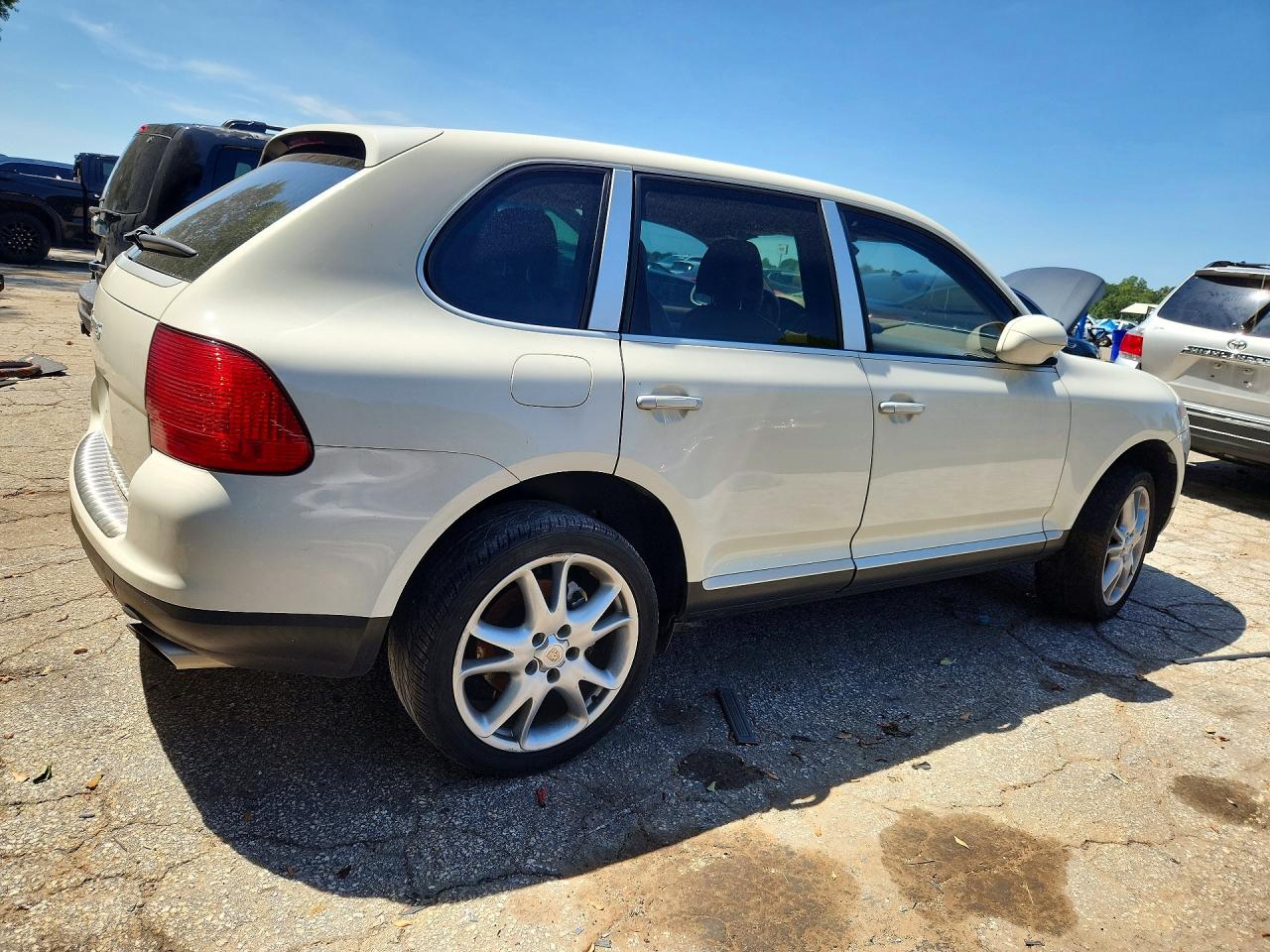 2004 Porsche Cayenne S White vin: WP1AB29P14LA61127