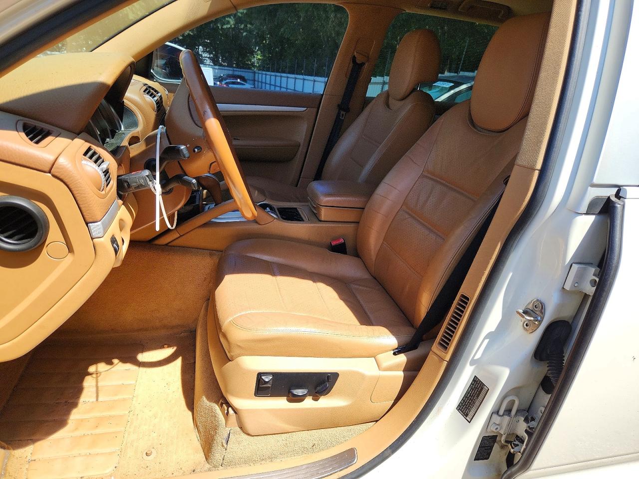 2004 Porsche Cayenne S White vin: WP1AB29P14LA61127
