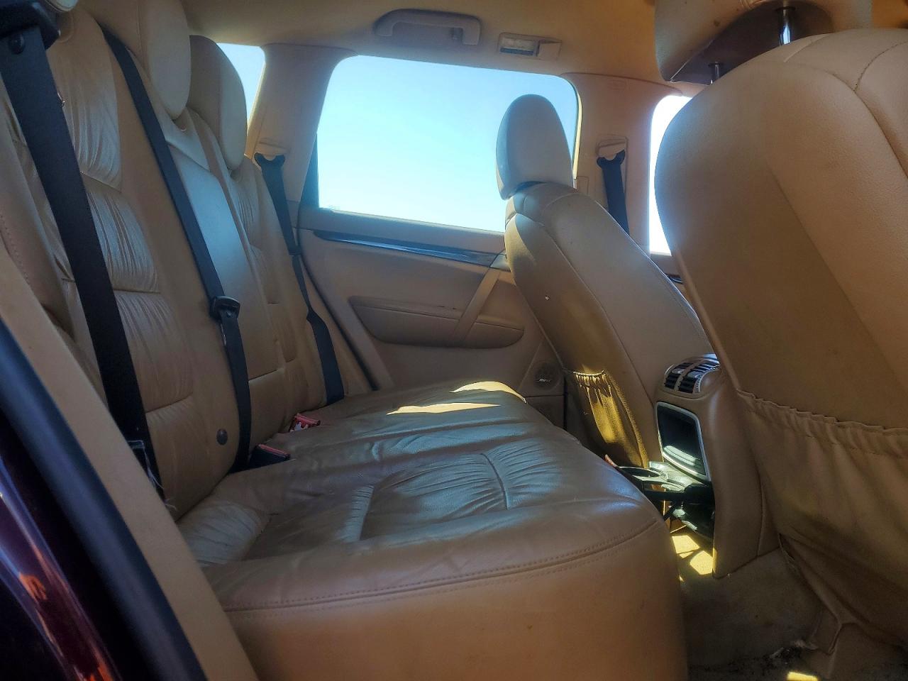 2006 Porsche Cayenne Maroon vin: WP1AB29P56LA63174