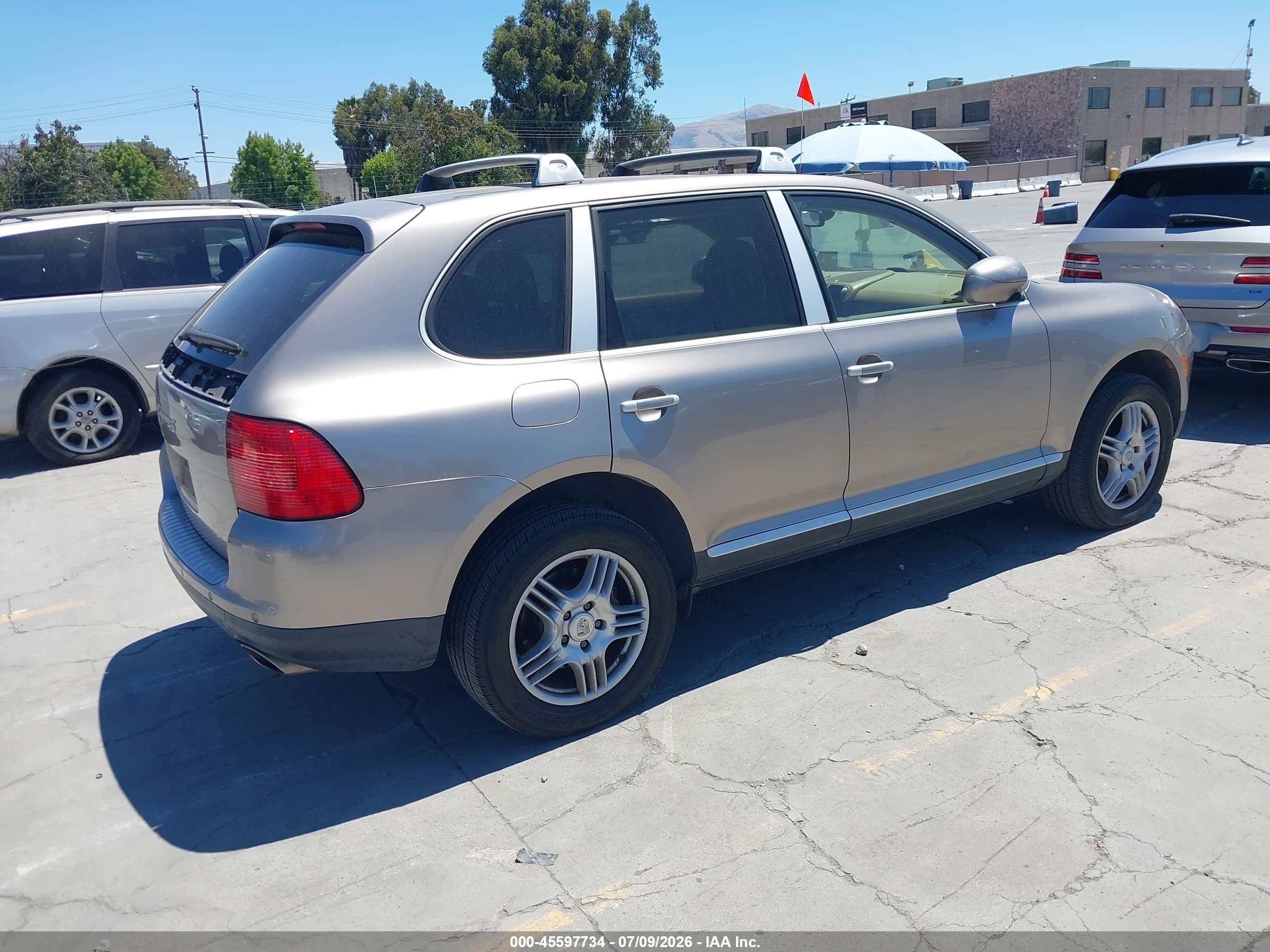 2004 Porsche Cayenne S Tan vin: WP1AB29P74LA66235