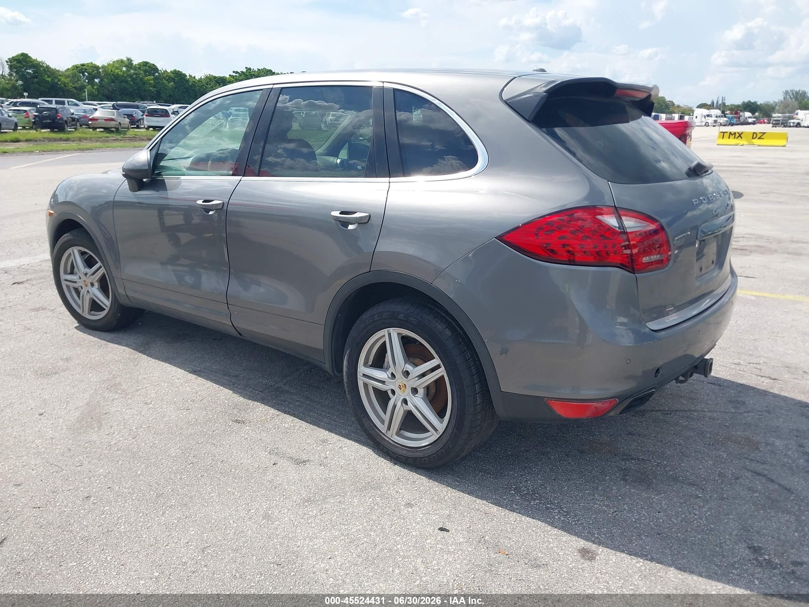 2011 Porsche Cayenne S Gray vin: WP1AB2A20BLA42999