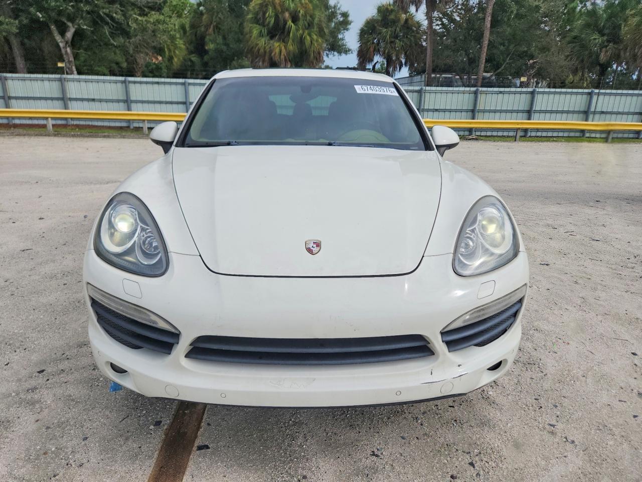 2011 Porsche Cayenne S White vin: WP1AB2A20BLA47586