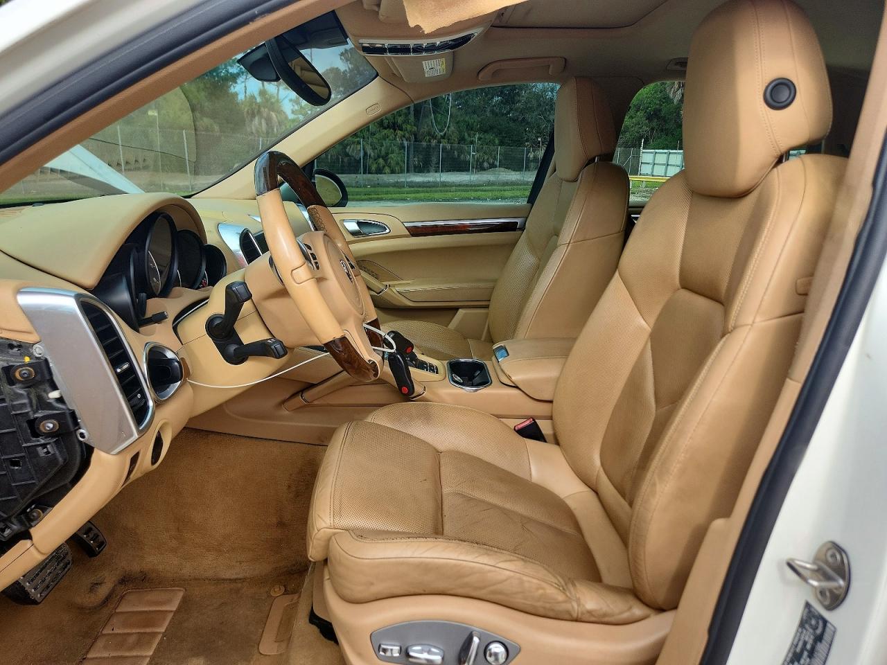 2011 Porsche Cayenne S White vin: WP1AB2A20BLA47586
