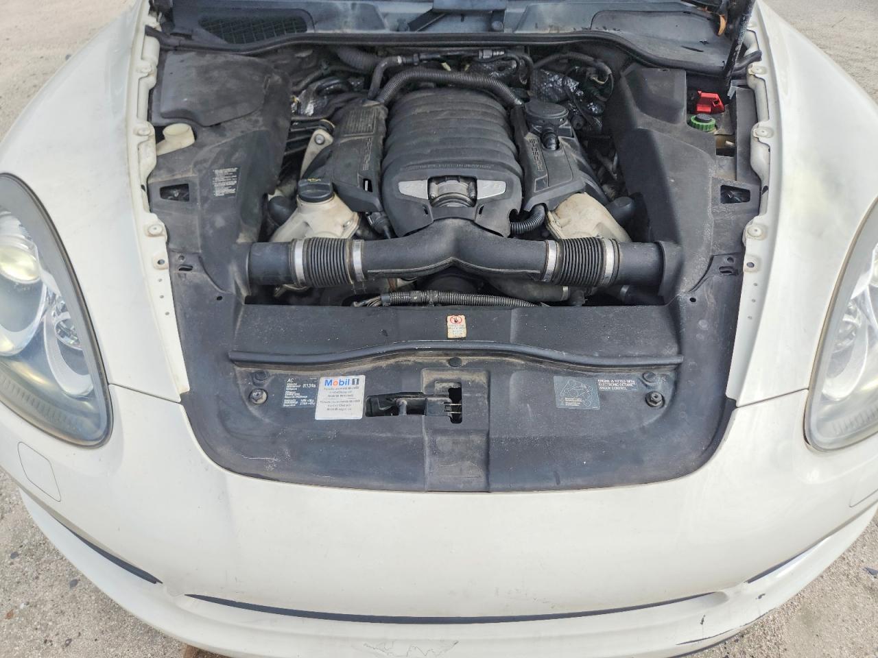 2011 Porsche Cayenne S White vin: WP1AB2A20BLA47586