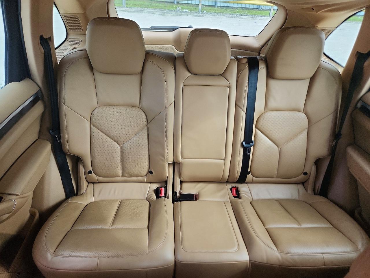 2011 Porsche Cayenne S White vin: WP1AB2A20BLA47586