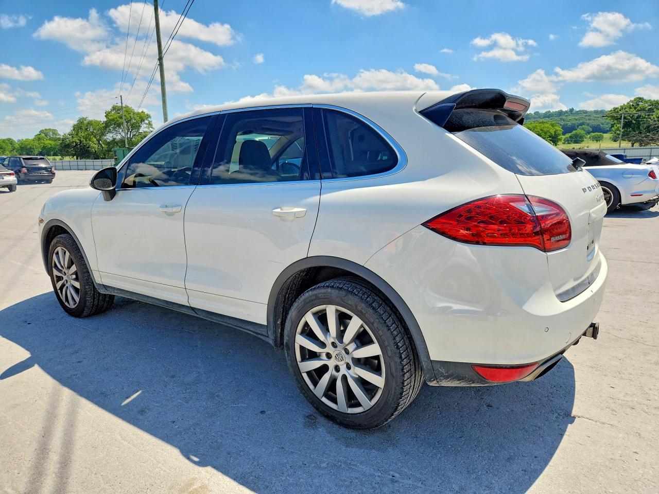 2012 Porsche Cayenne S White vin: WP1AB2A20CLA42907