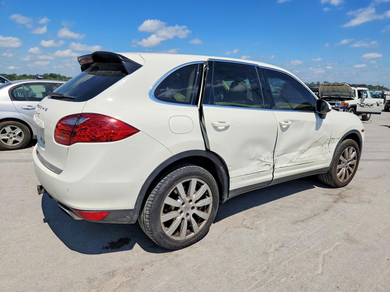 2012 Porsche Cayenne S White vin: WP1AB2A20CLA42907