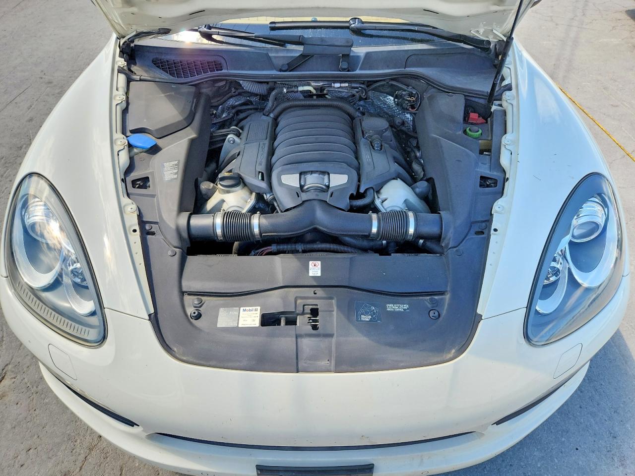 2012 Porsche Cayenne S White vin: WP1AB2A20CLA42907