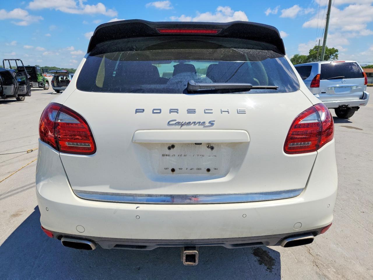 2012 Porsche Cayenne S White vin: WP1AB2A20CLA42907